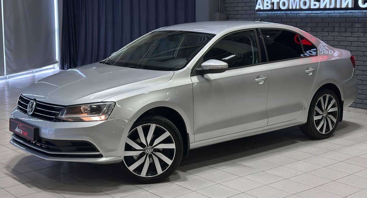 Volkswagen Jetta - 2