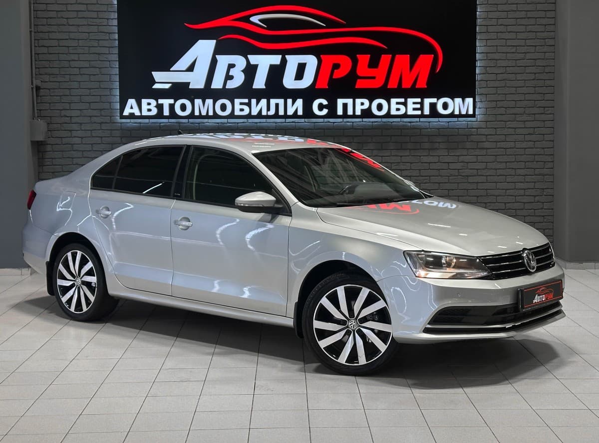 Volkswagen Jetta - 1