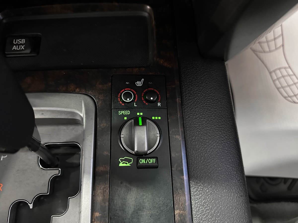 Toyota Land Cruiser 200 - фото 26