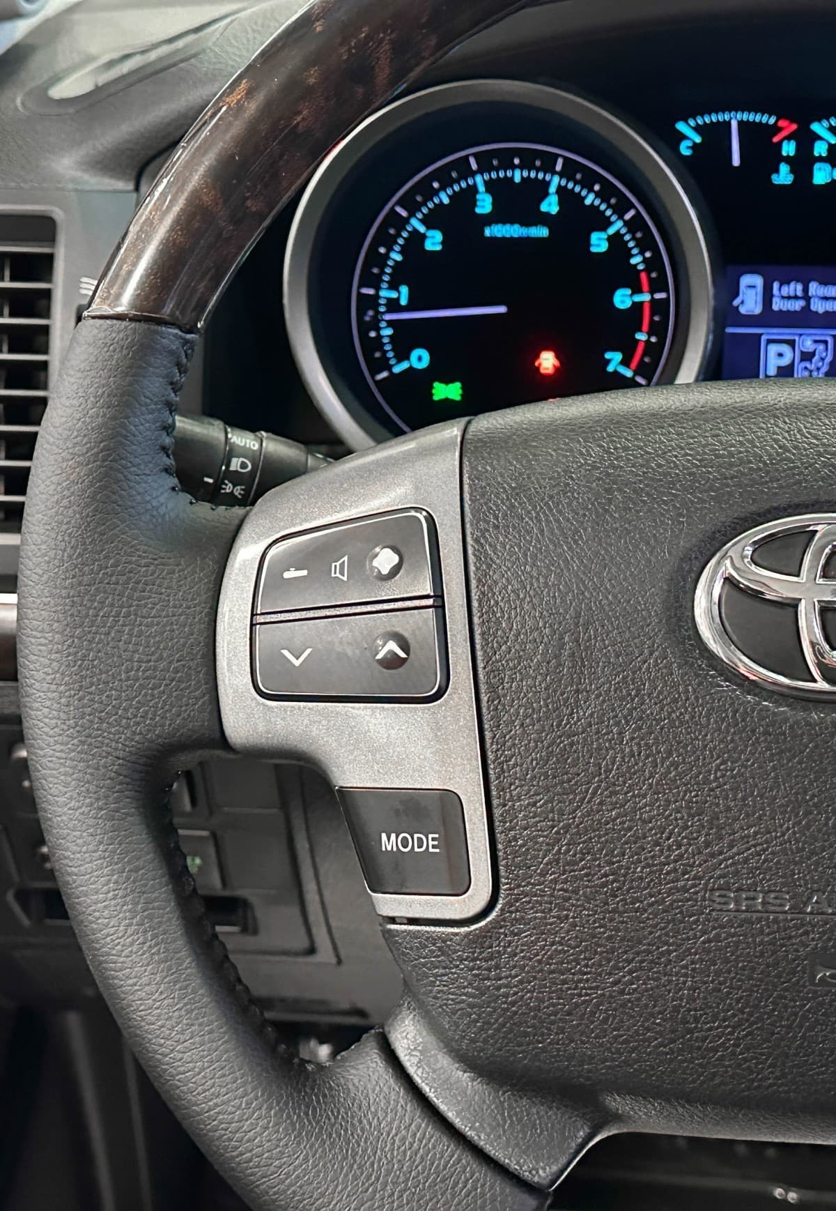 Toyota Land Cruiser 200 - фото 21