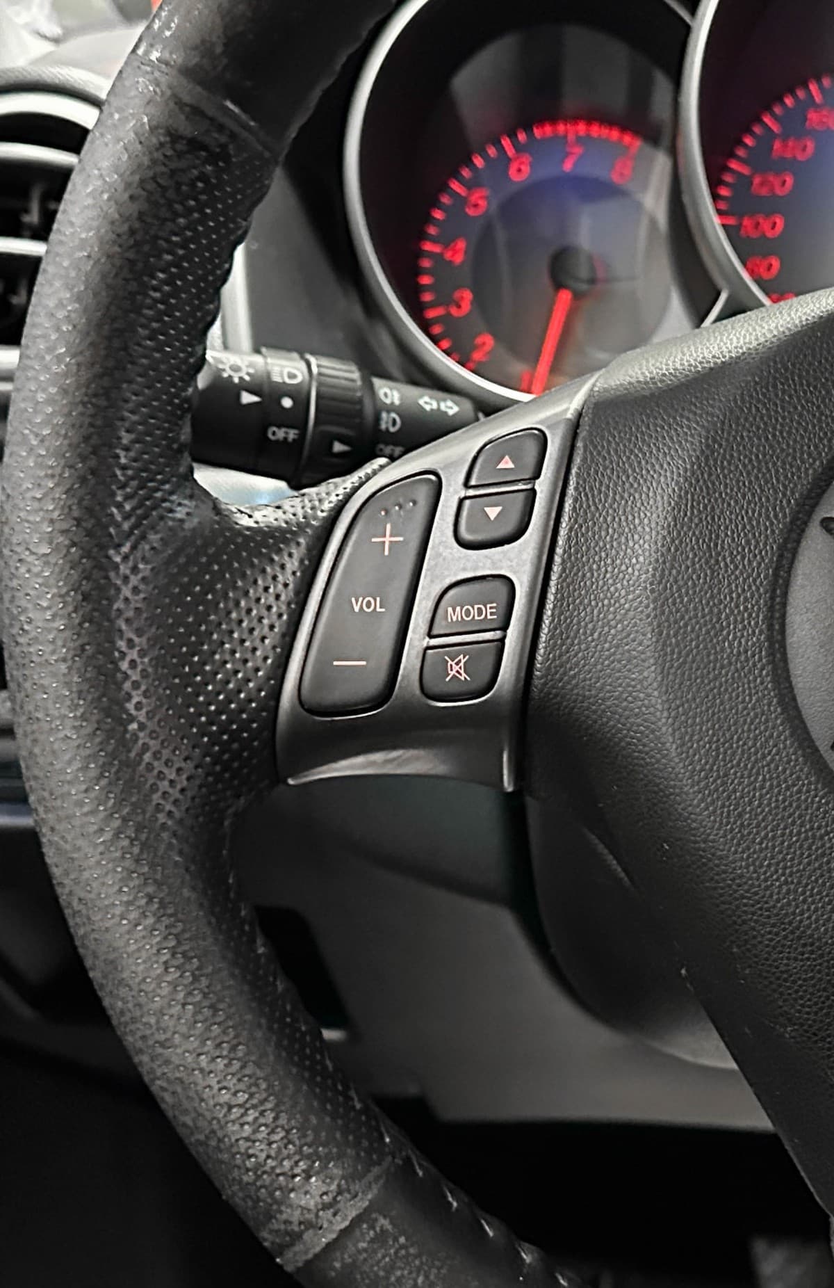 Mazda 3 - фото 18