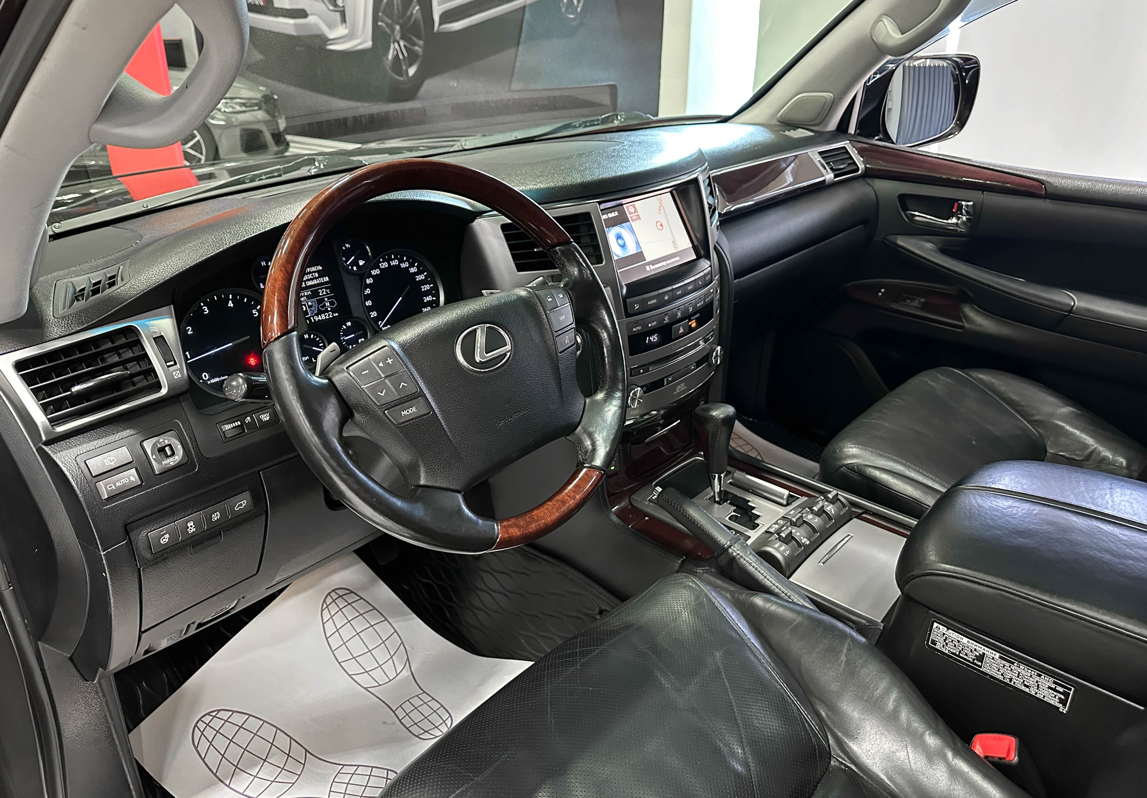 Lexus LX 570 - фото 17