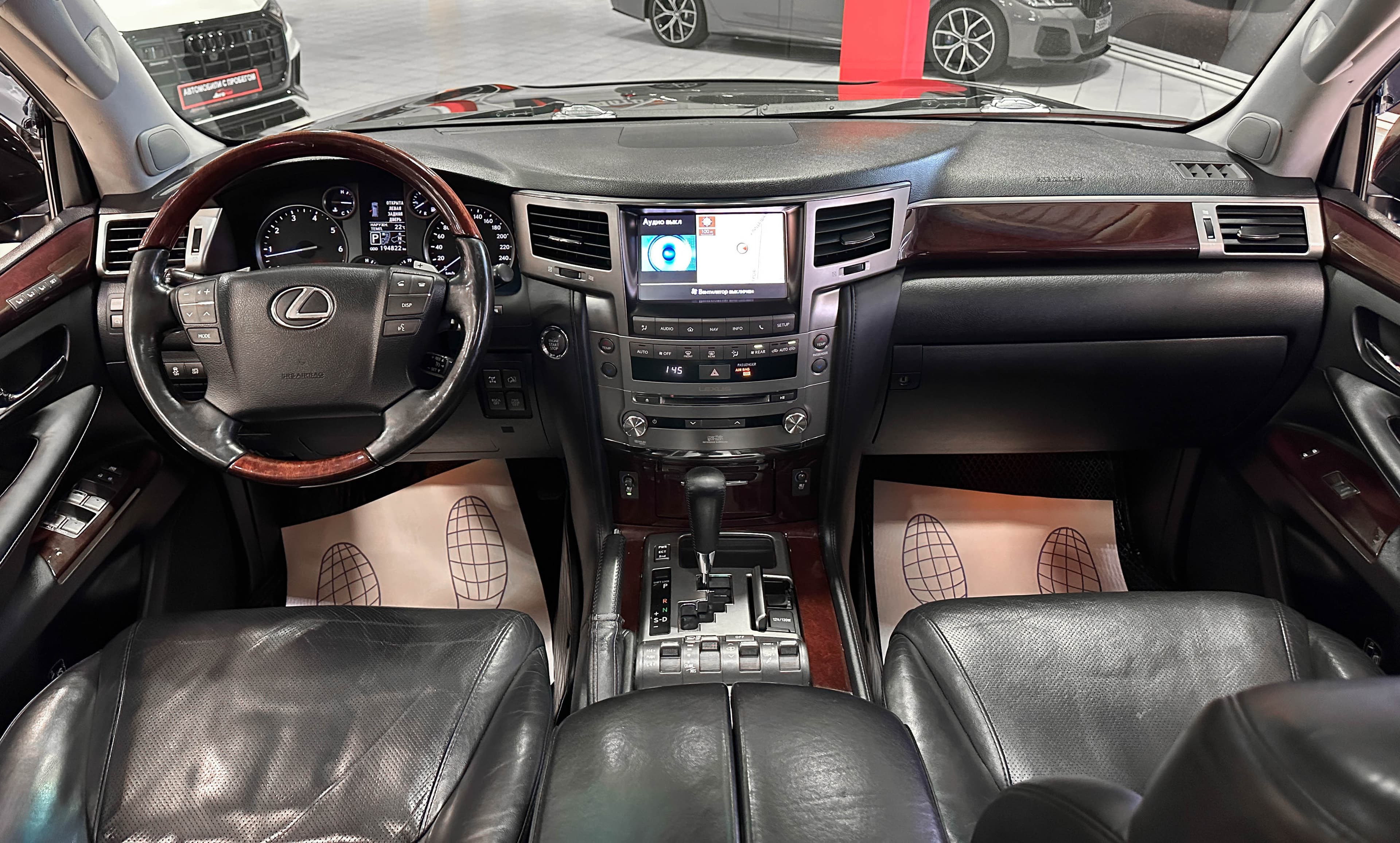 Lexus LX 570 - фото 35