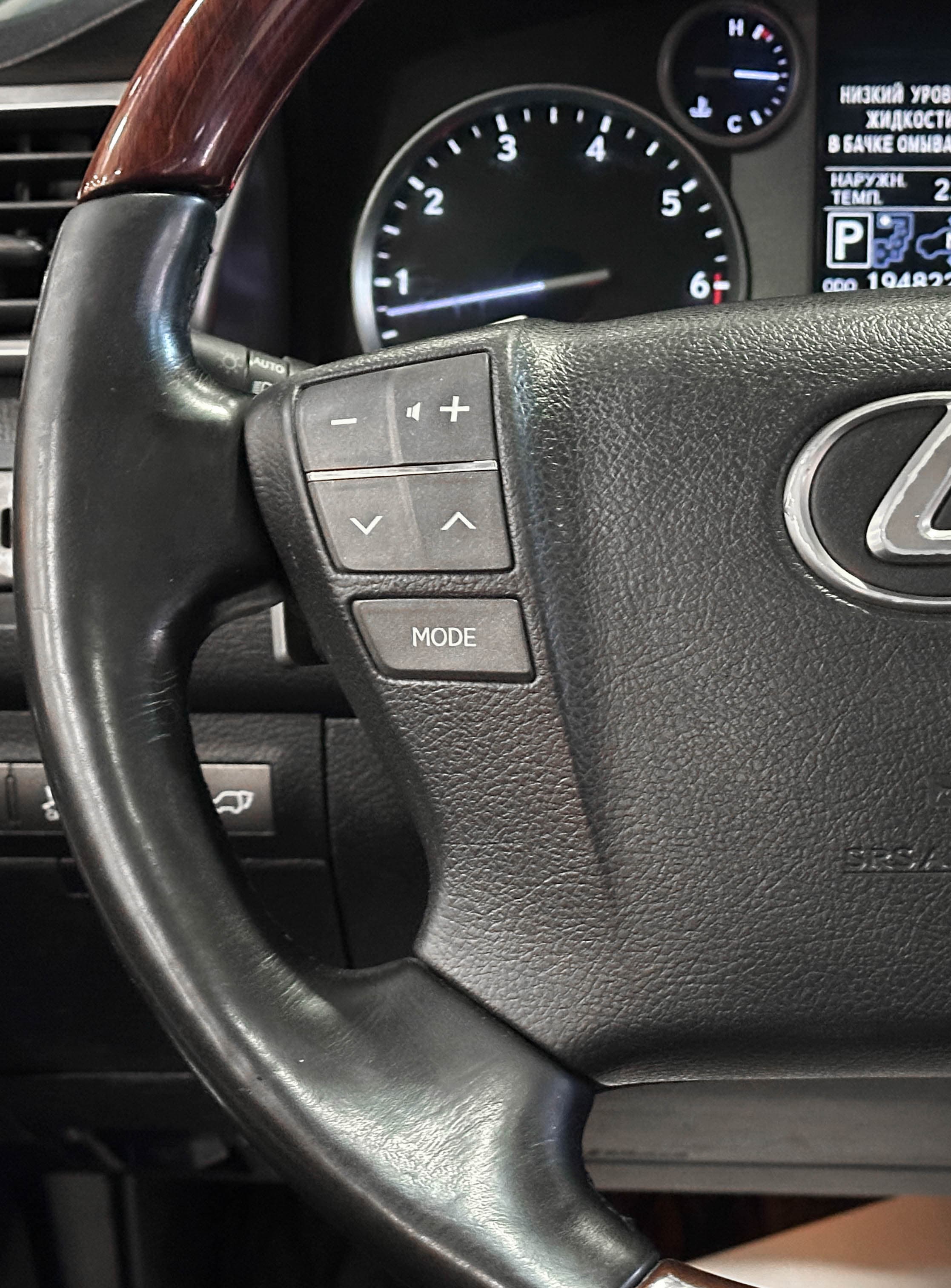 Lexus LX 570 - фото 21
