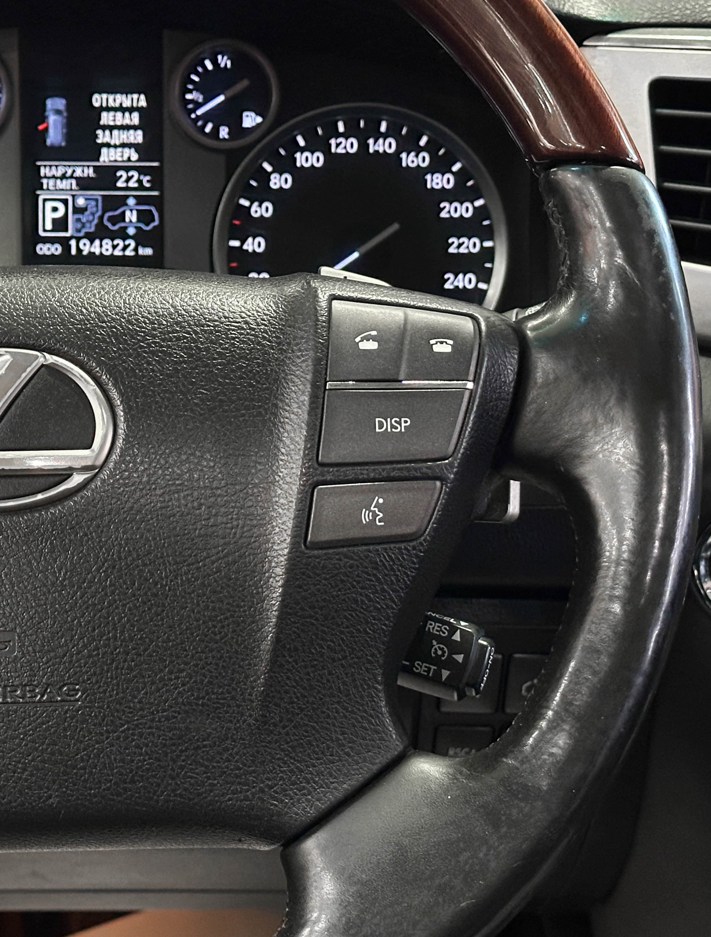 Lexus LX 570 - фото 22