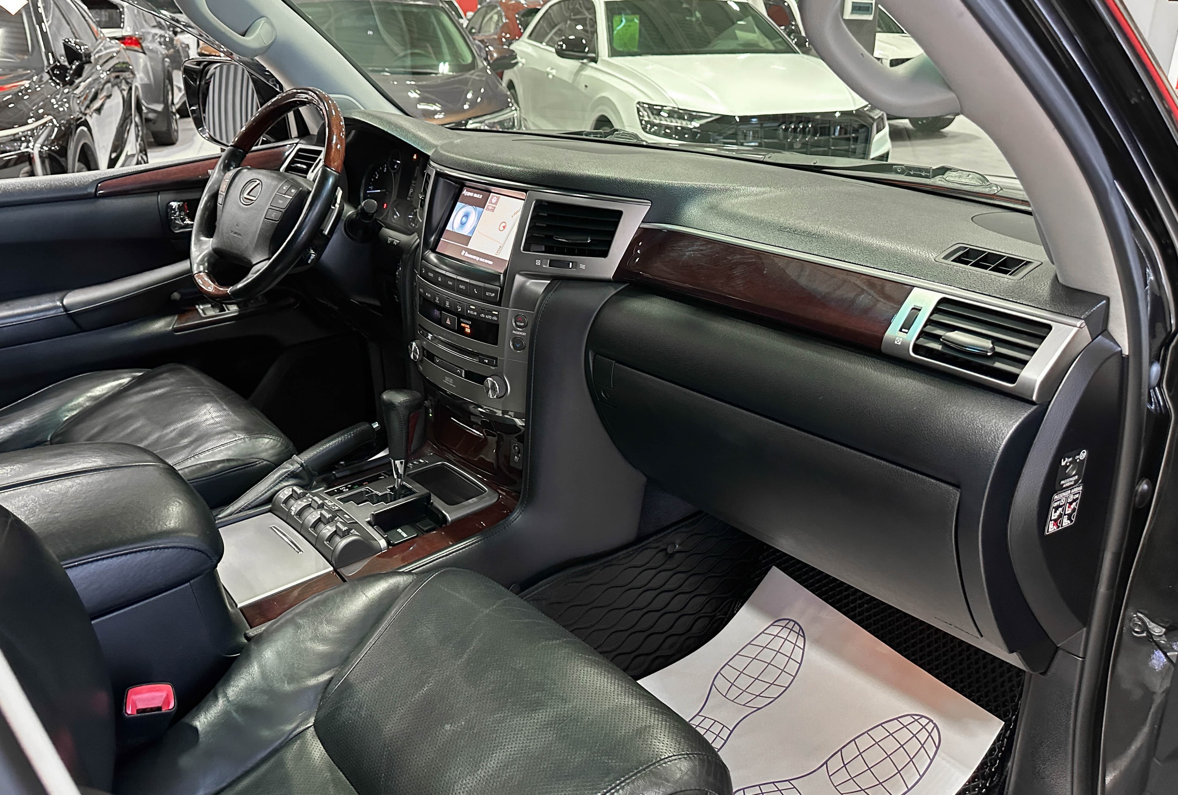 Lexus LX 570 - фото 11