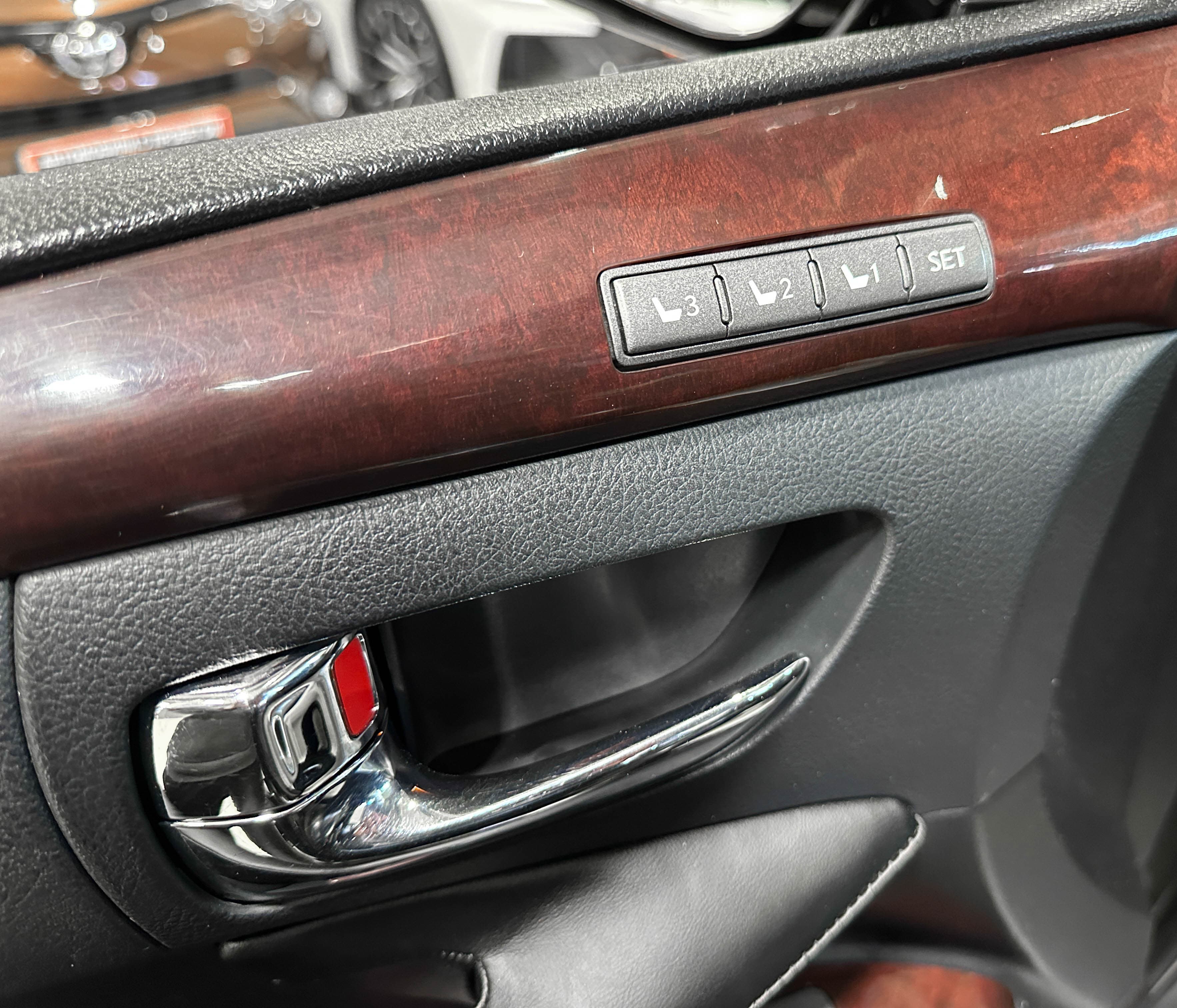 Lexus LX 570 - фото 18