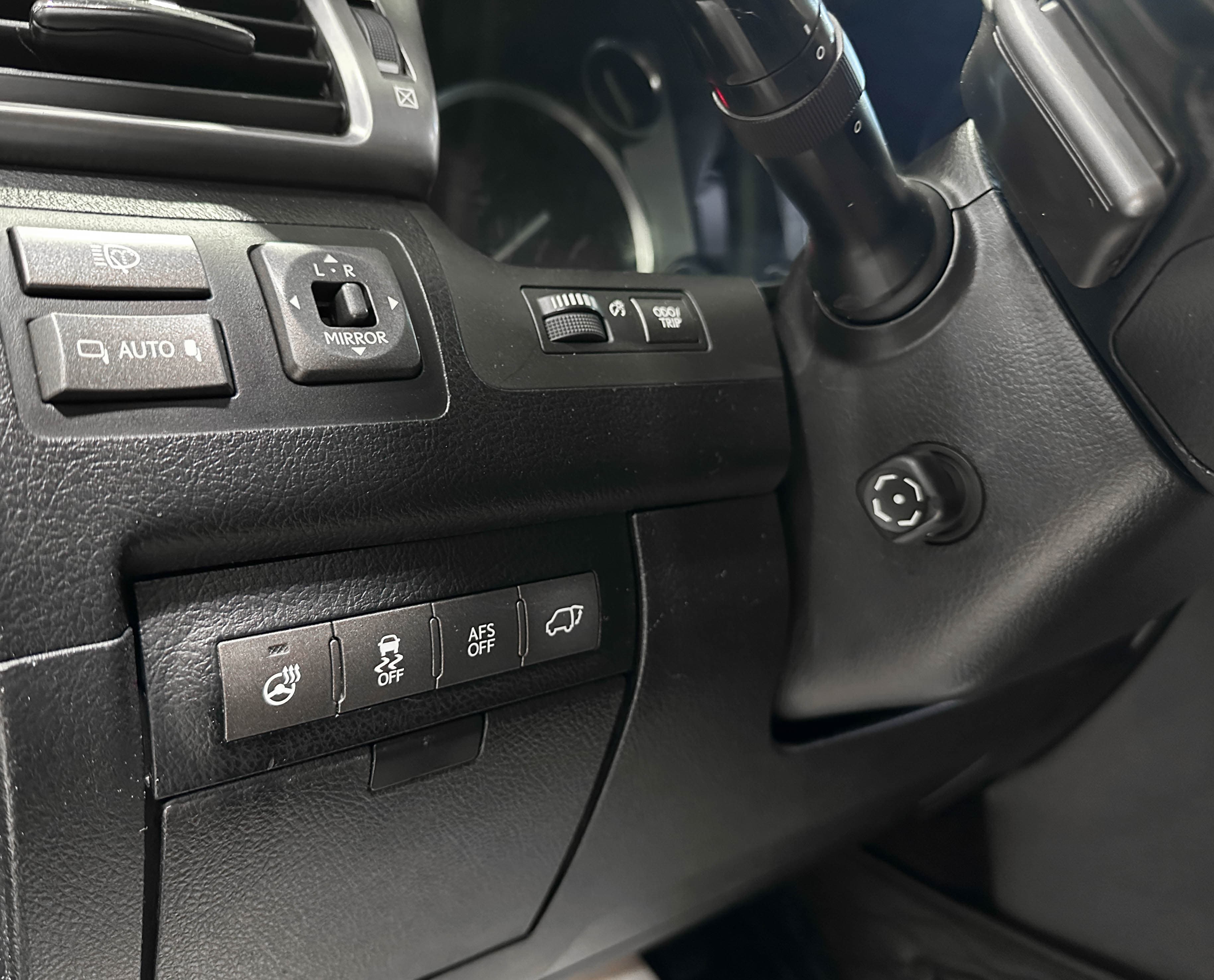 Lexus LX 570 - фото 24
