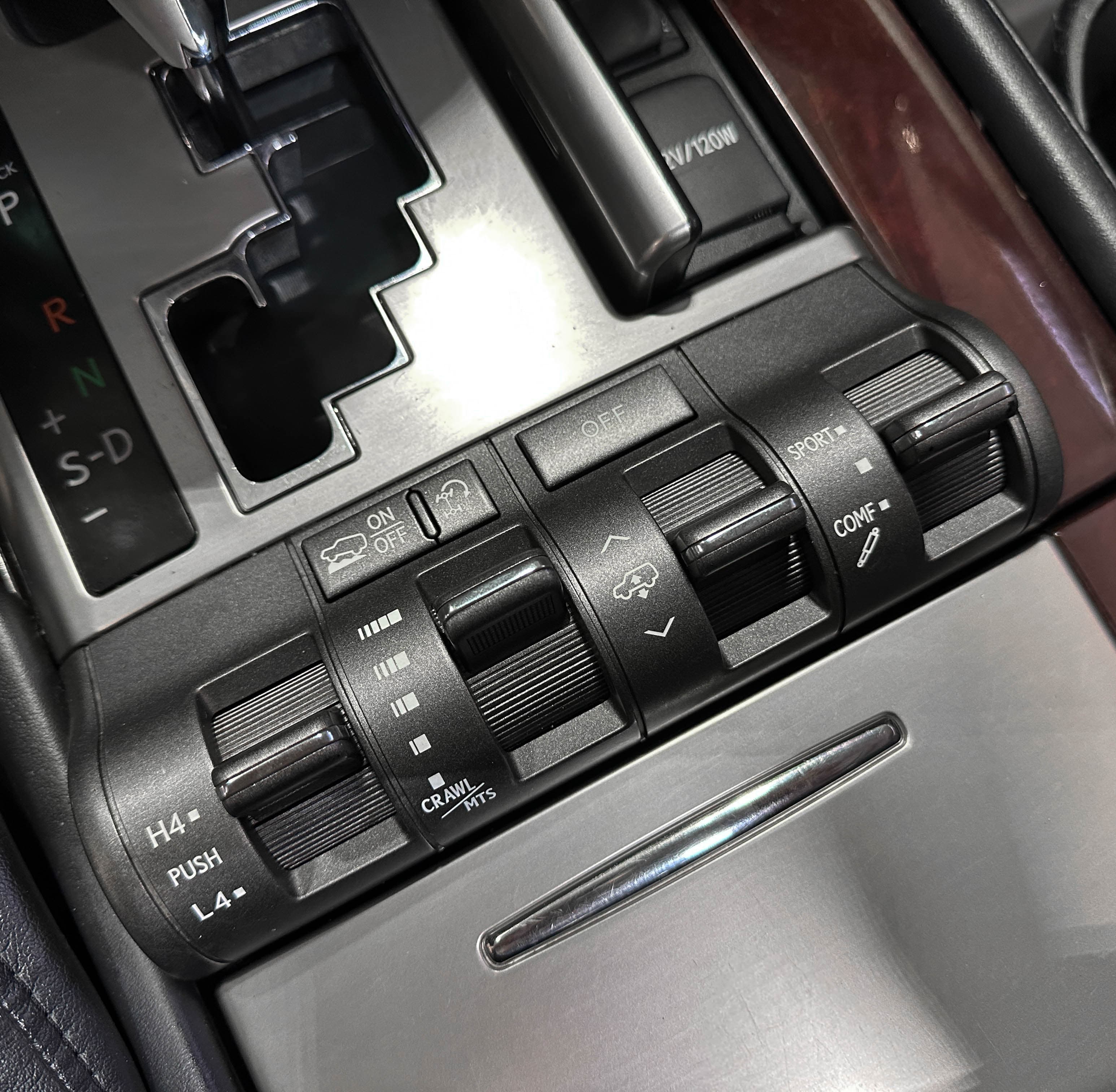 Lexus LX 570 - фото 27