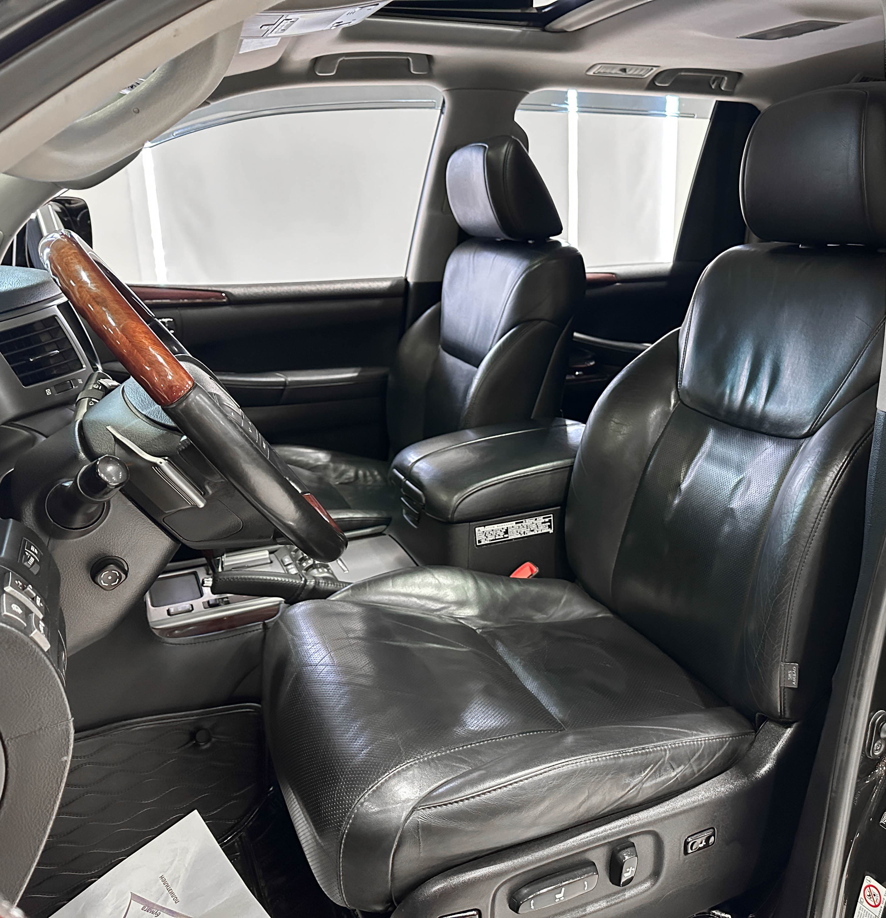 Lexus LX 570 - фото 16