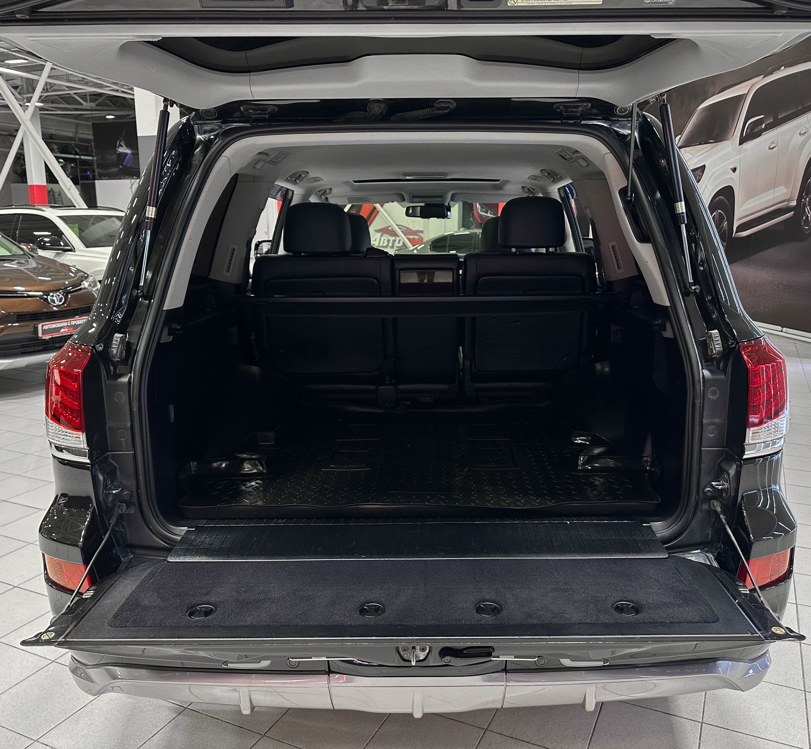 Lexus LX 570 - фото 14