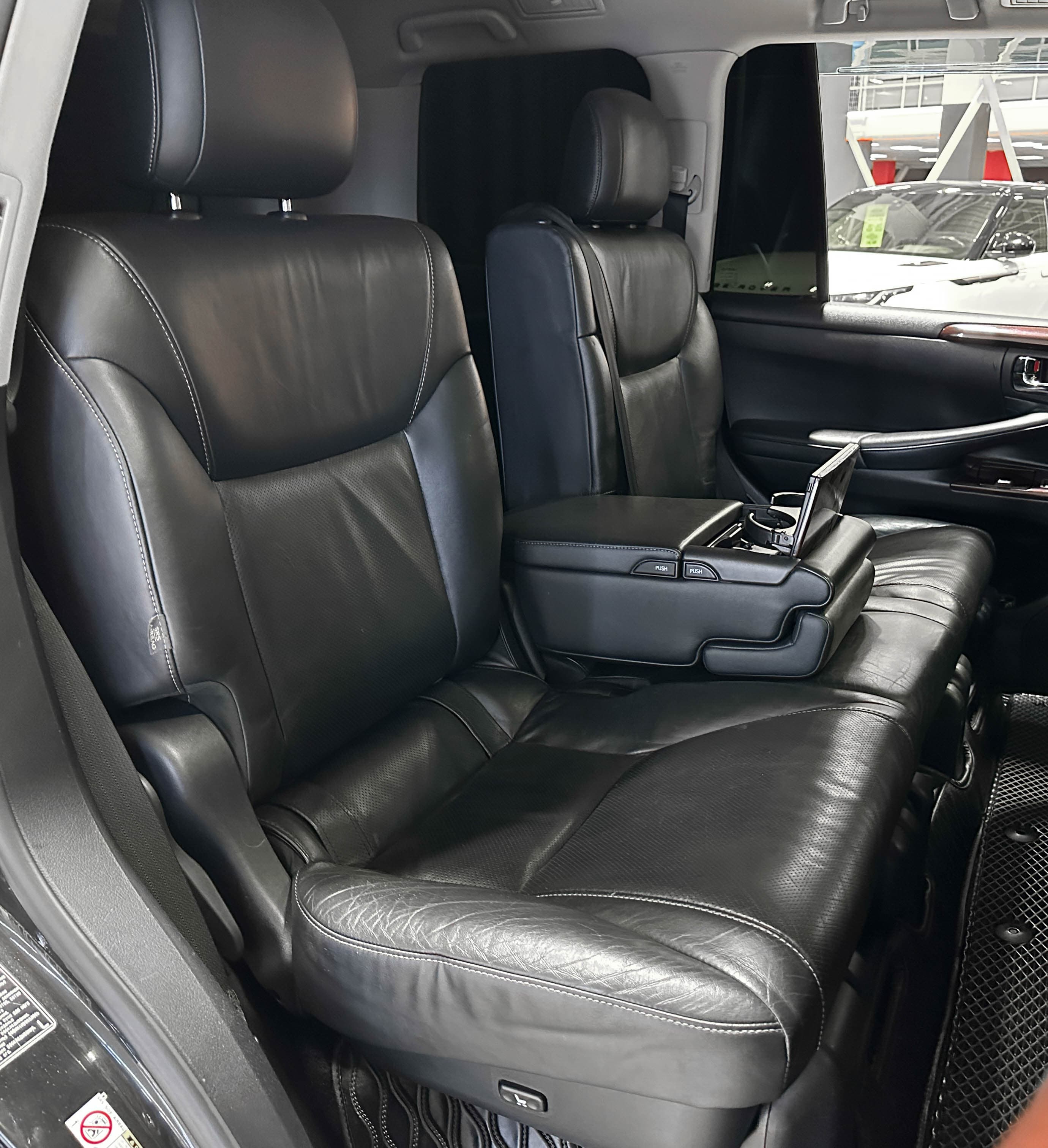 Lexus LX 570 - фото 13