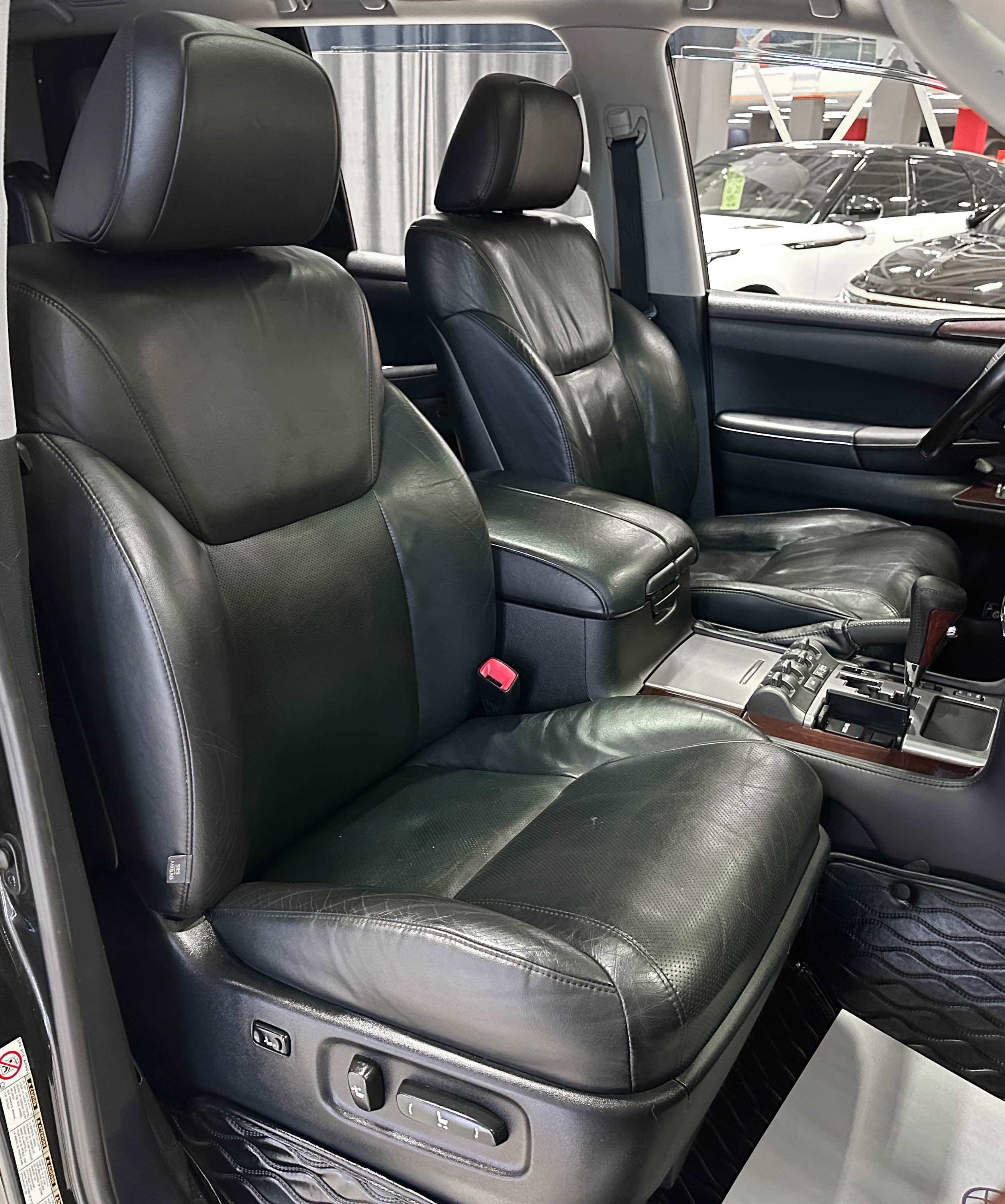 Lexus LX 570 - фото 12