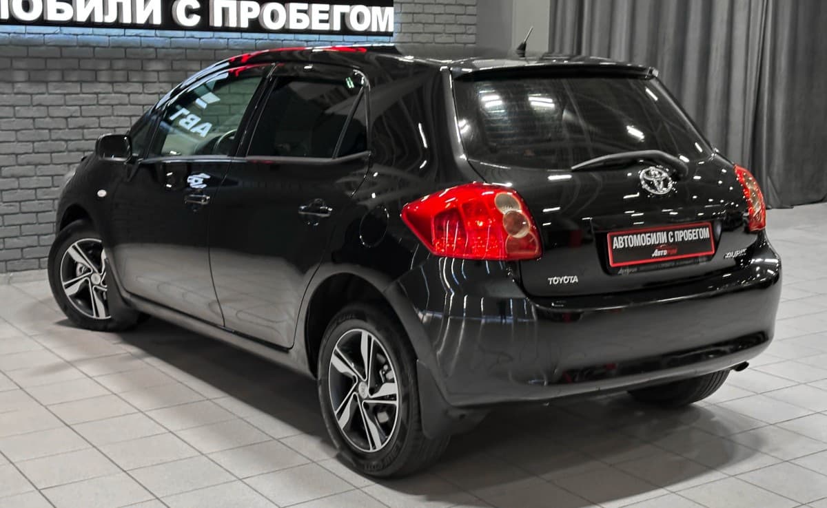 Toyota Auris - фото 8