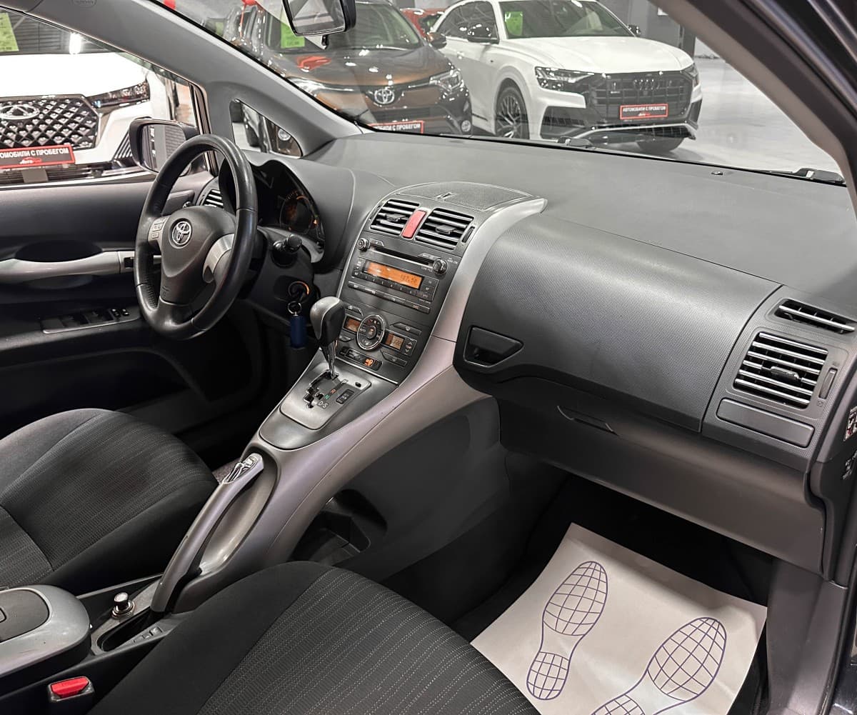 Toyota Auris - фото 15