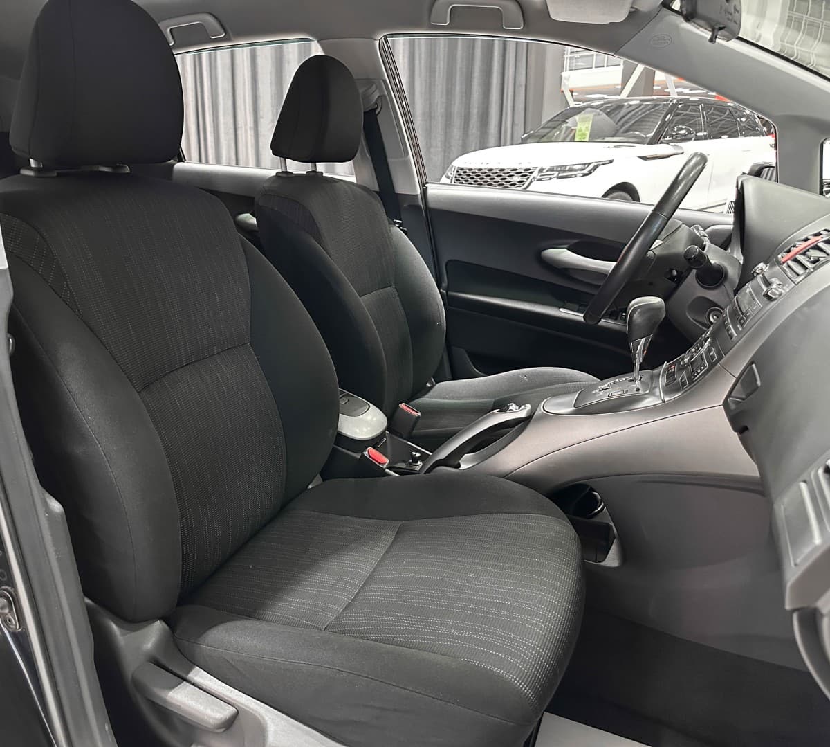Toyota Auris - фото 14