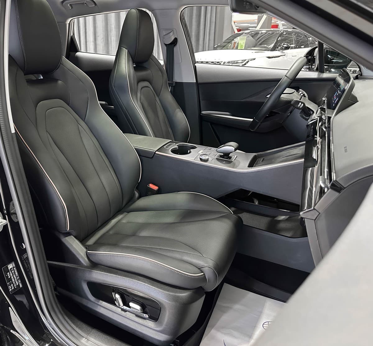 Omoda C5 - фото 16