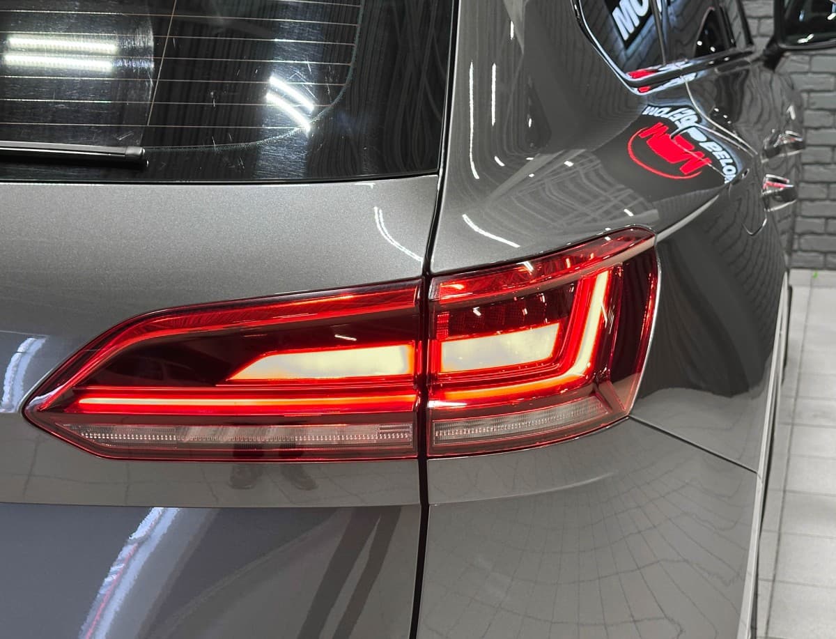 Volkswagen Touareg - фото 8