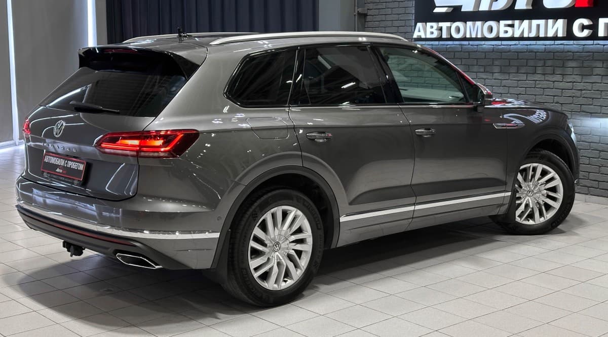 Volkswagen Touareg - фото 6