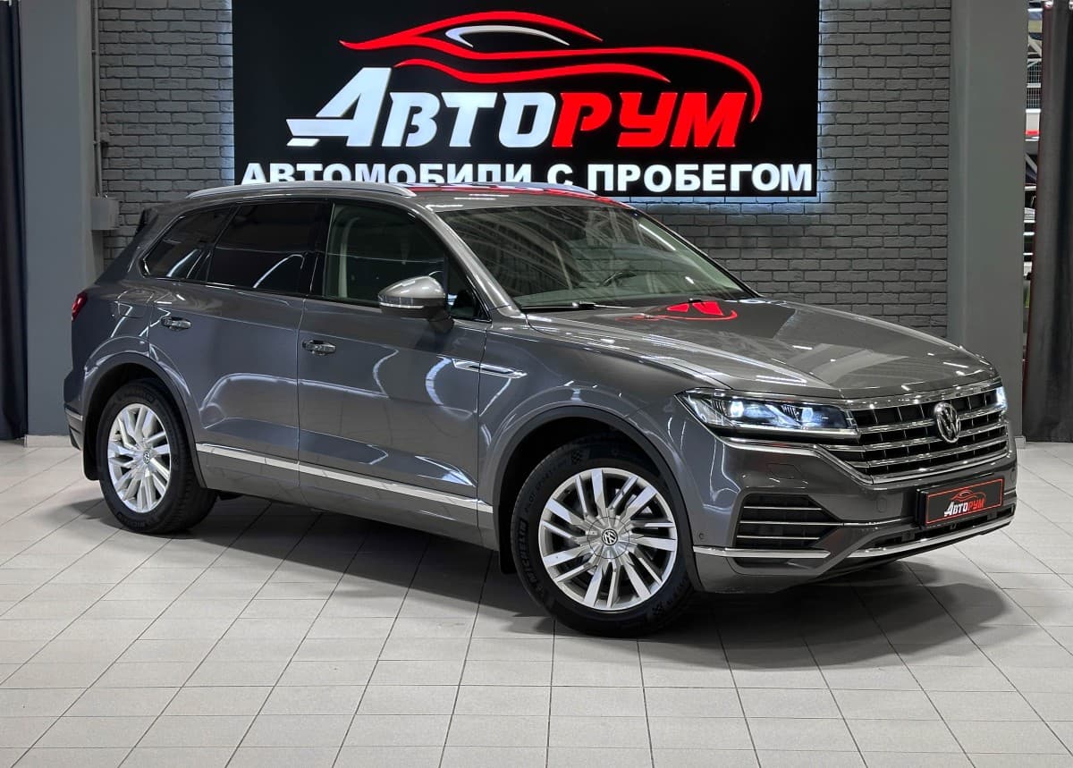 Volkswagen Touareg - 1