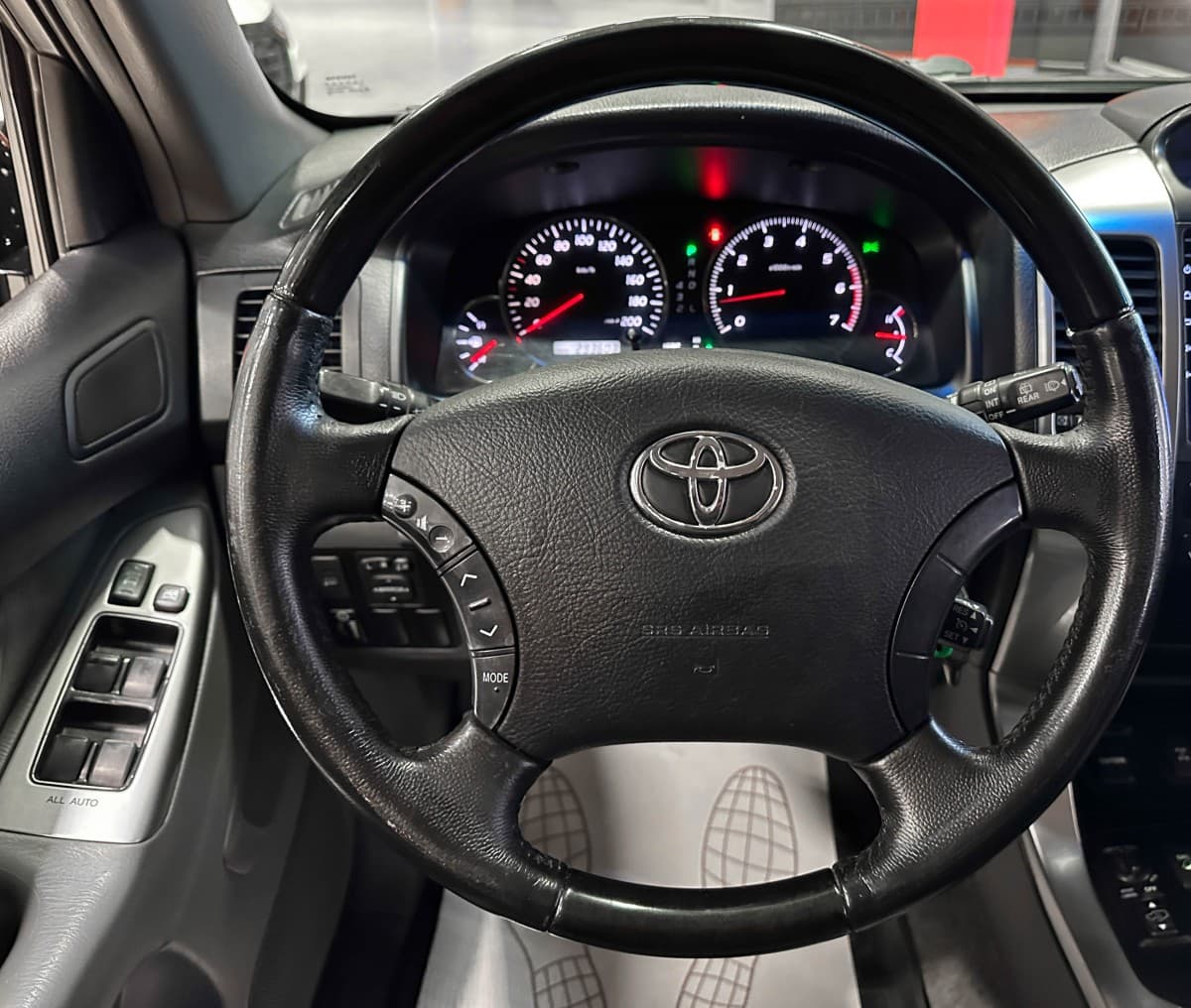 Toyota Land Cruiser Prado - фото 32
