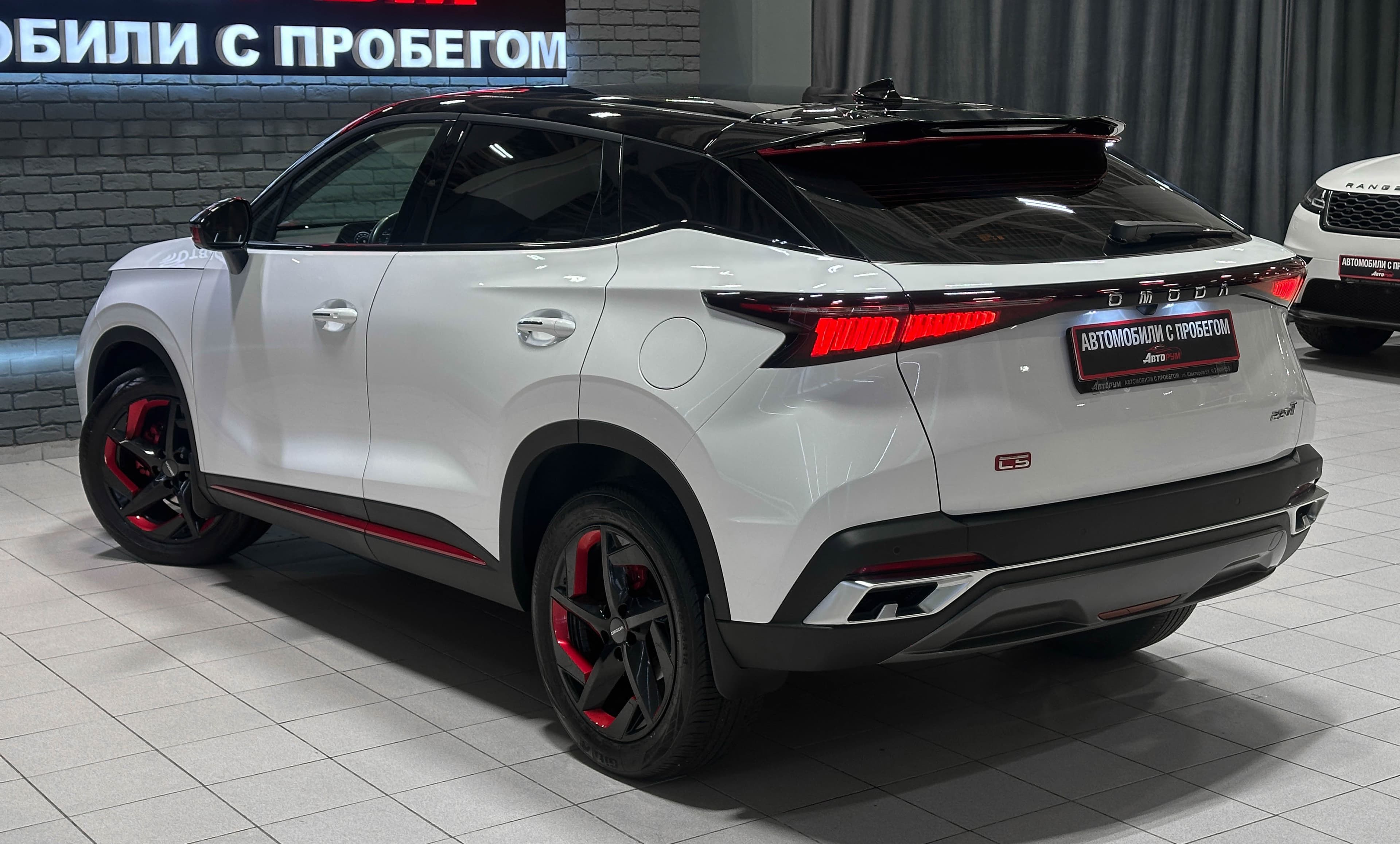 Omoda C5 - фото 9