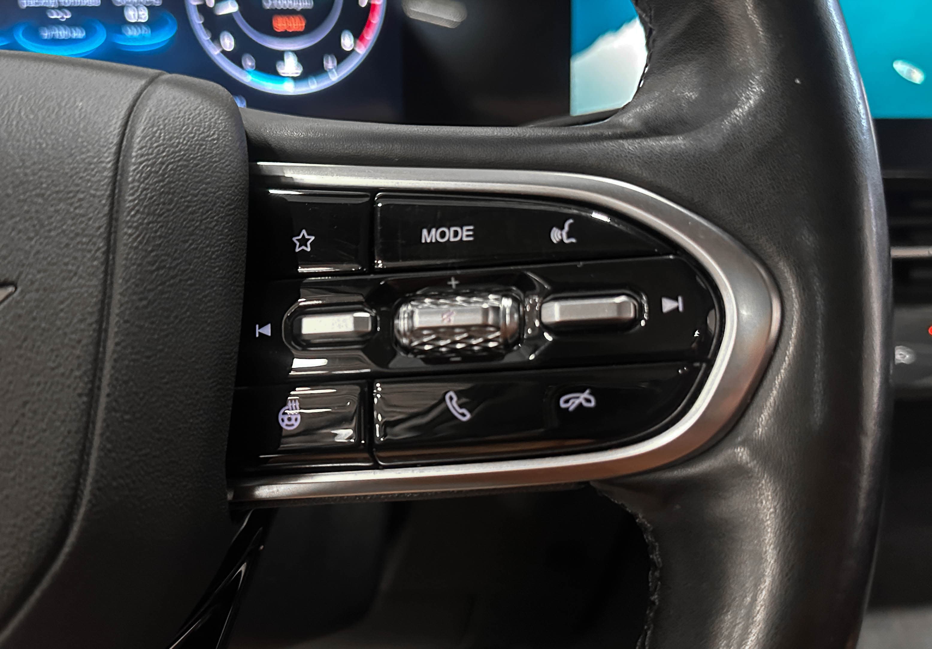 Omoda C5 - фото 23