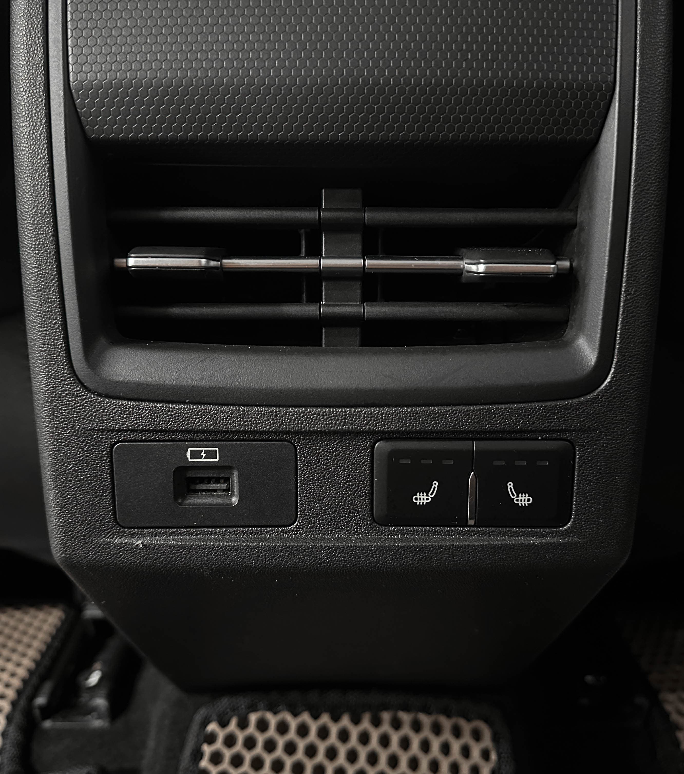 Omoda C5 - фото 29