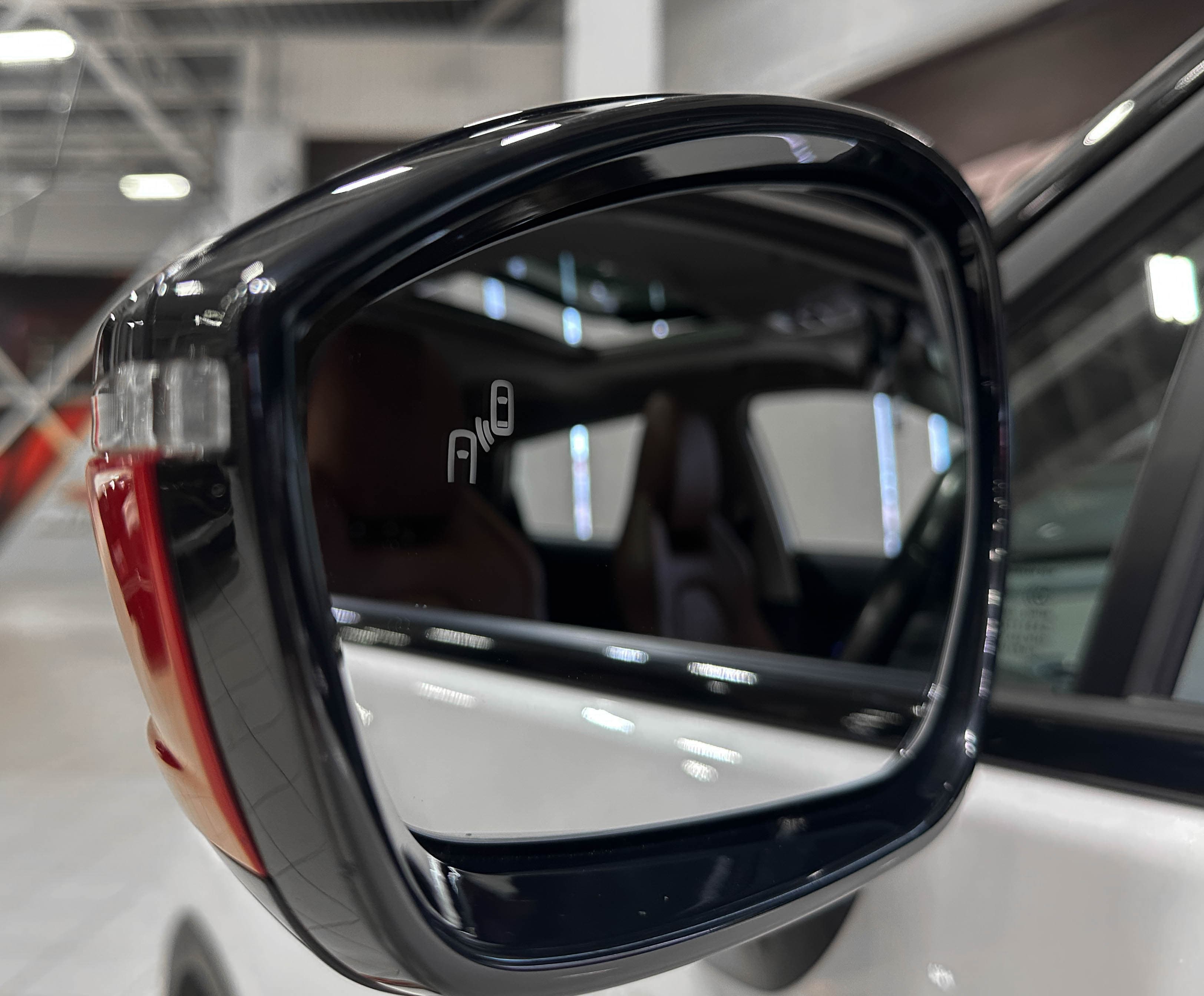 Omoda C5 - фото 30