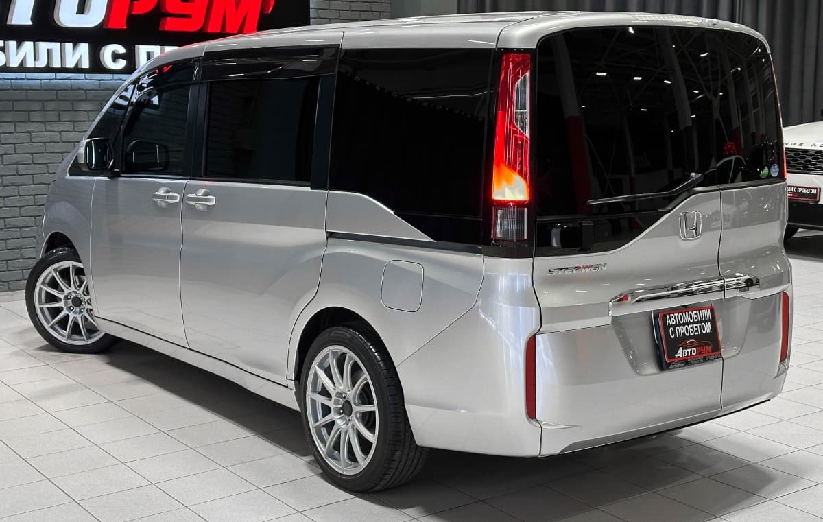 Honda Stepwgn - фото 9