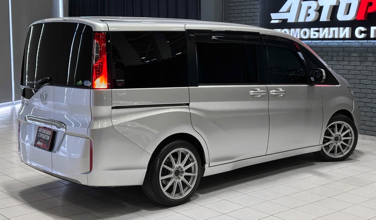 Honda Stepwgn - фото 6