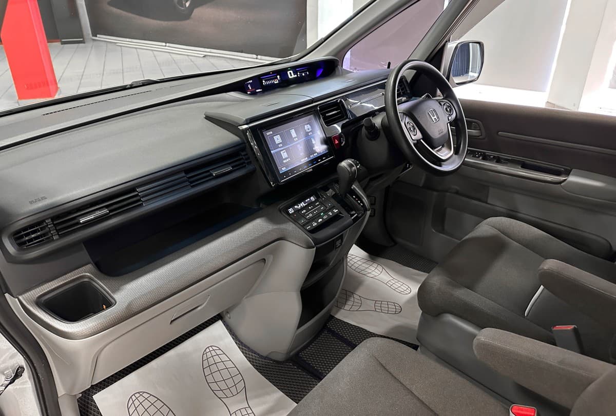 Honda Stepwgn - фото 11