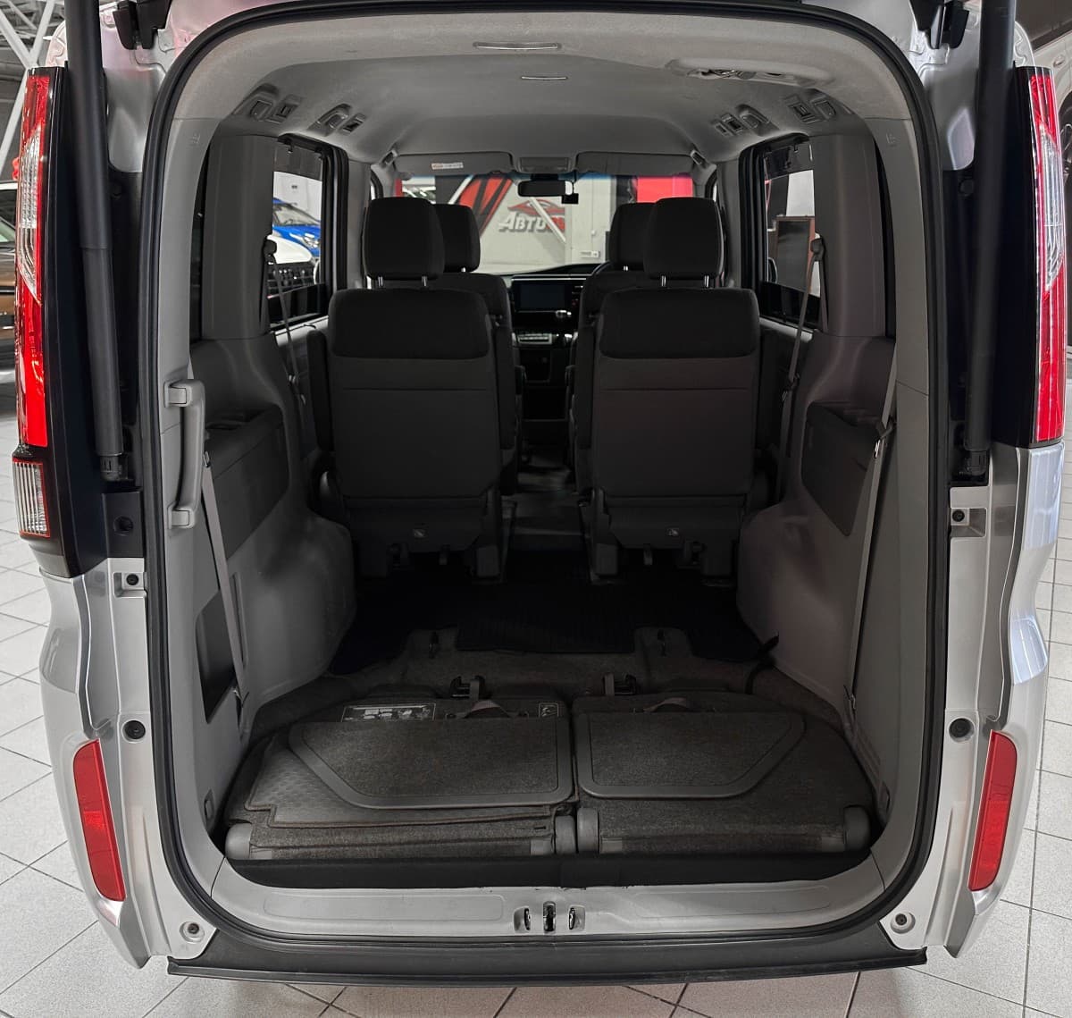 Honda Stepwgn - фото 17