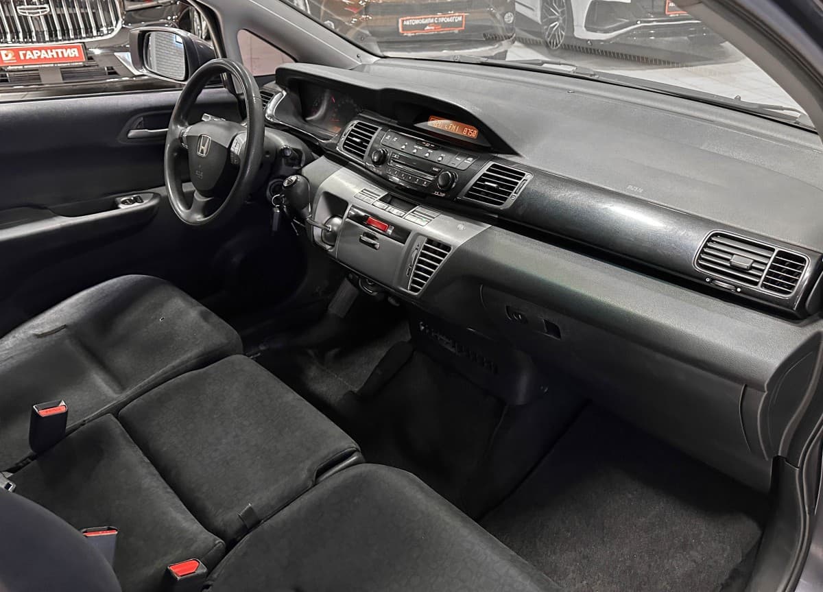 Honda FR-V - фото 13