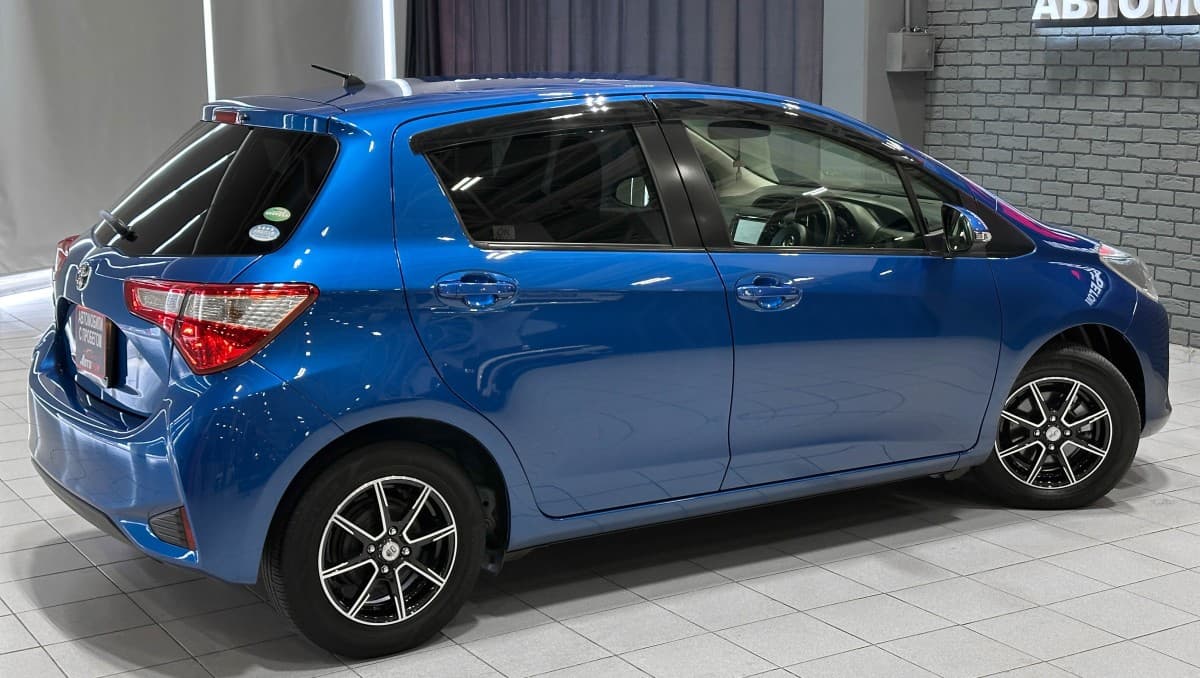 Toyota Vitz - фото 6