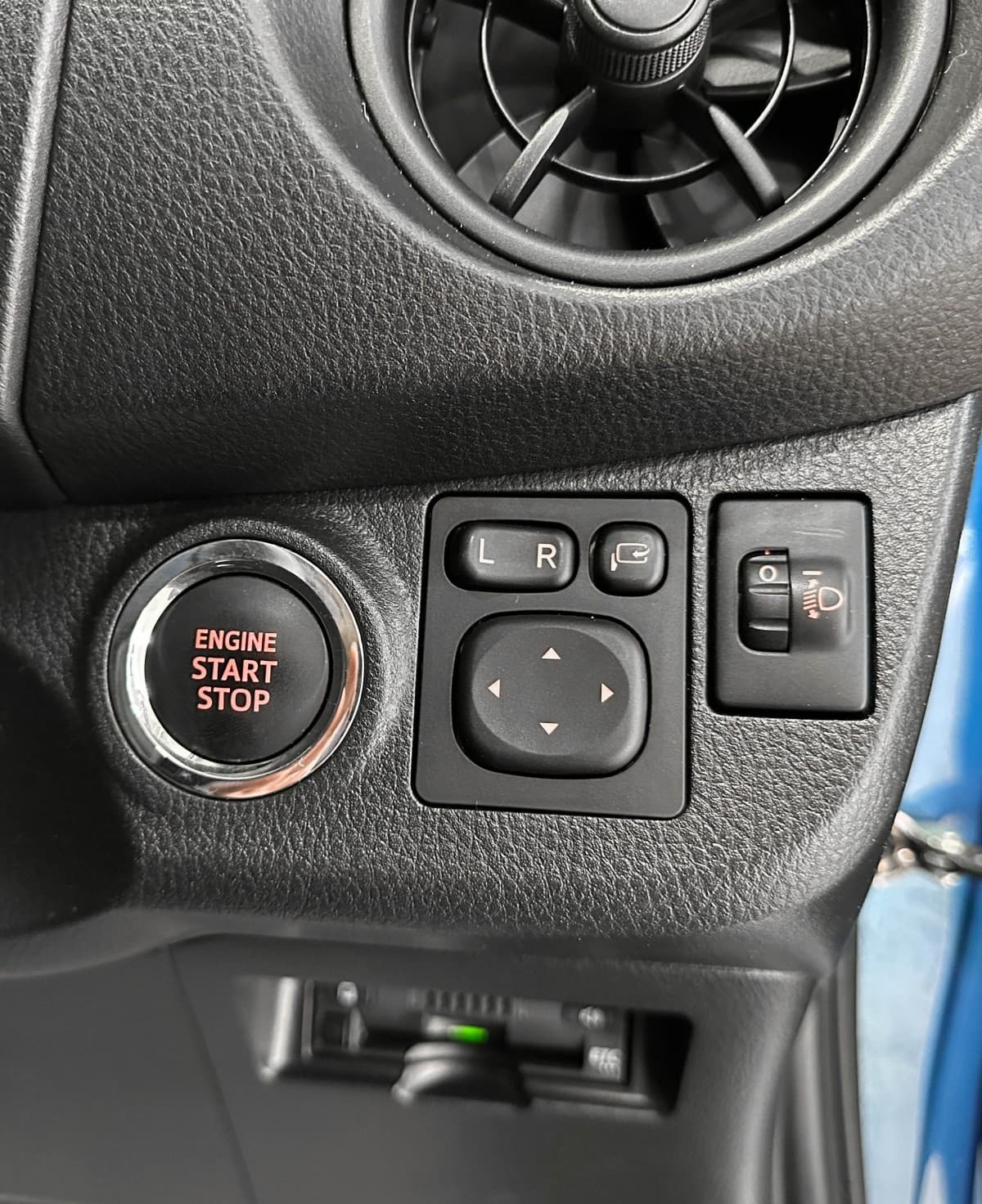 Toyota Vitz - фото 18
