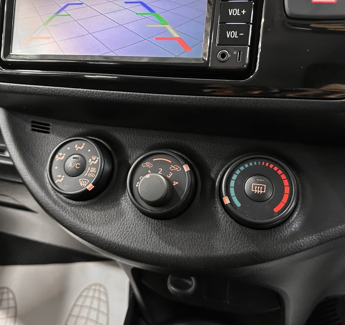 Toyota Vitz - фото 22