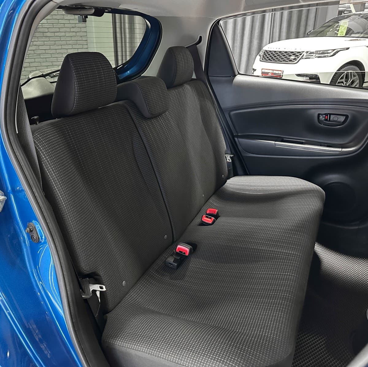 Toyota Vitz - фото 12