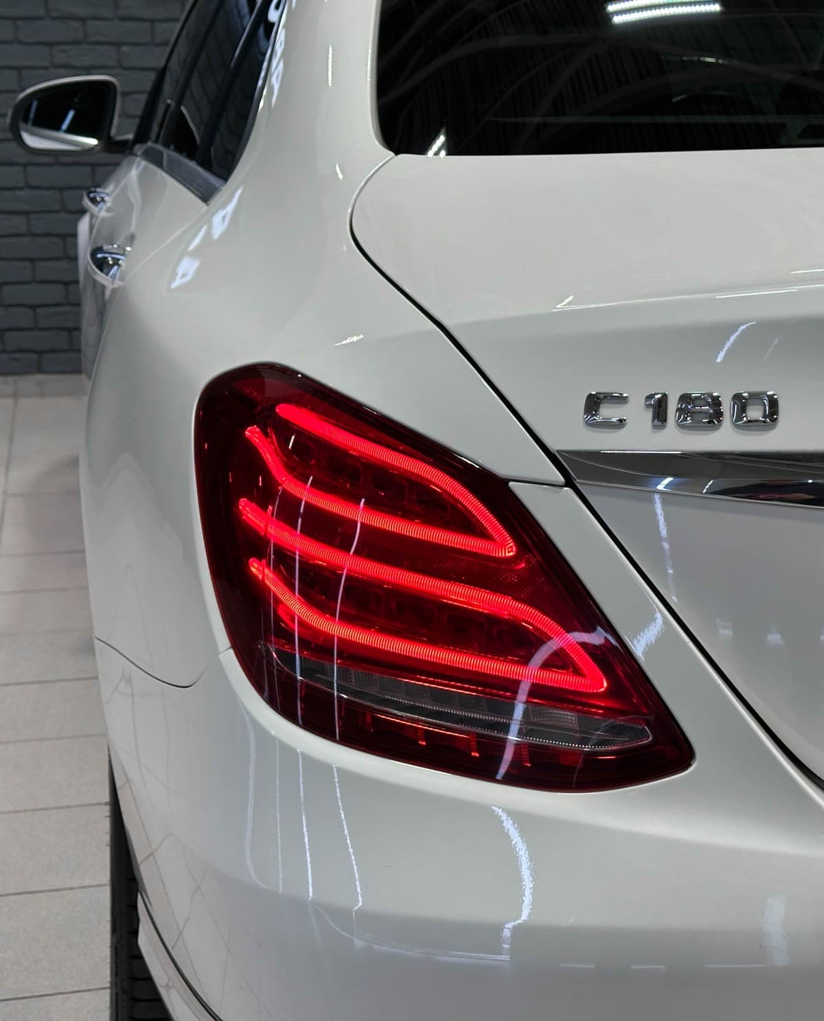 Mercedes-Benz C180 - фото 8