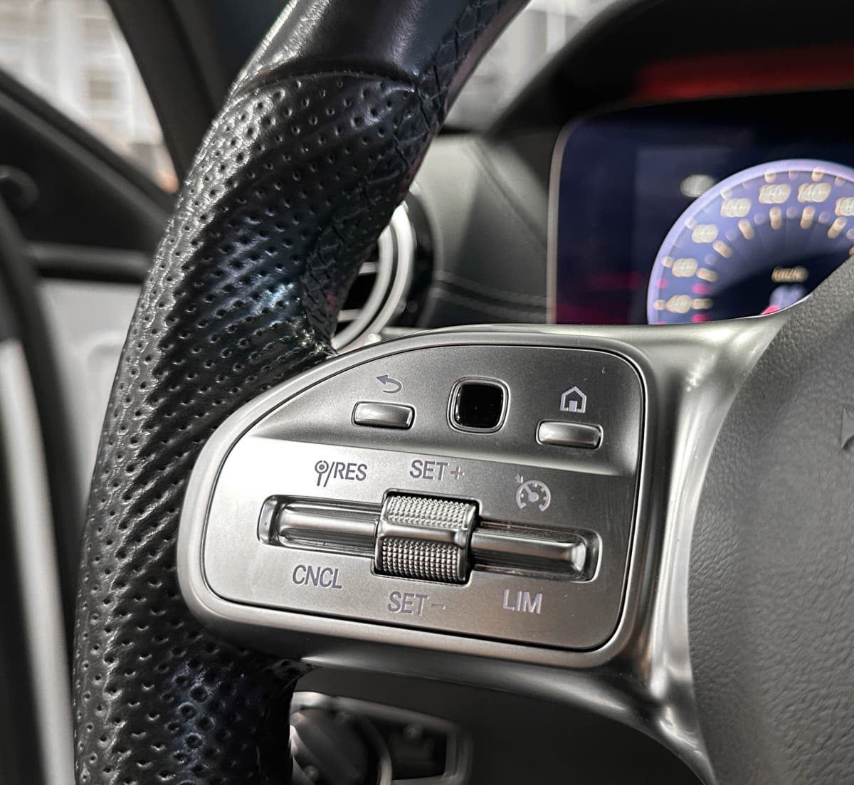 Mercedes-Benz E 200 - фото 21