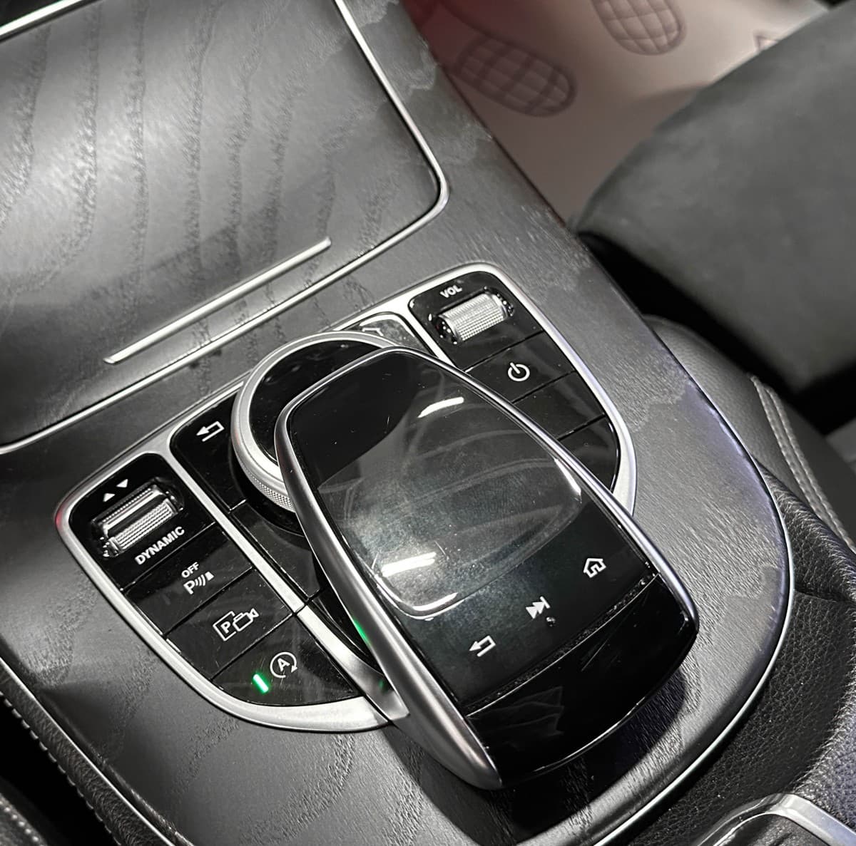 Mercedes-Benz E 200 - фото 28