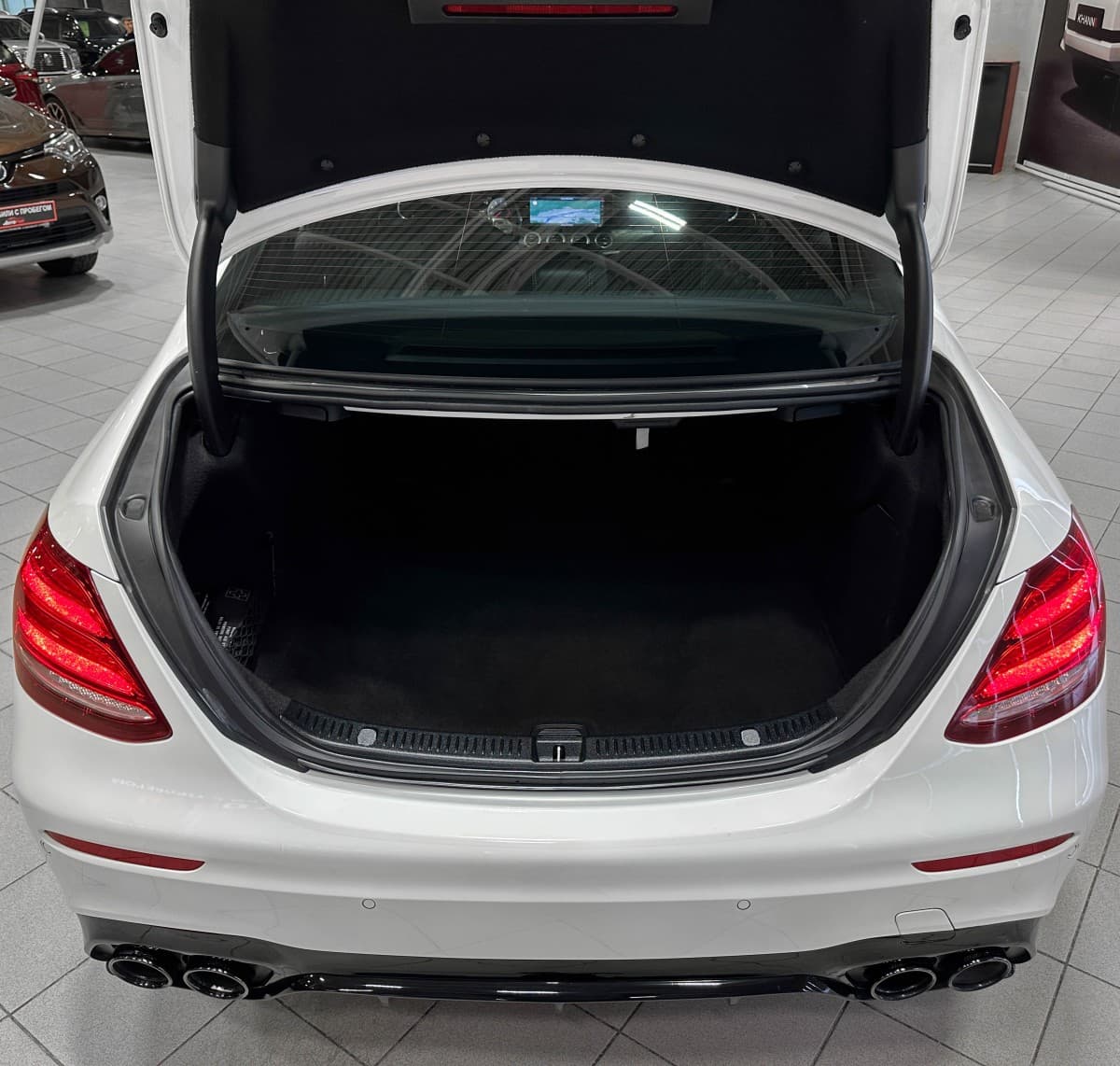 Mercedes-Benz E 200 - фото 13