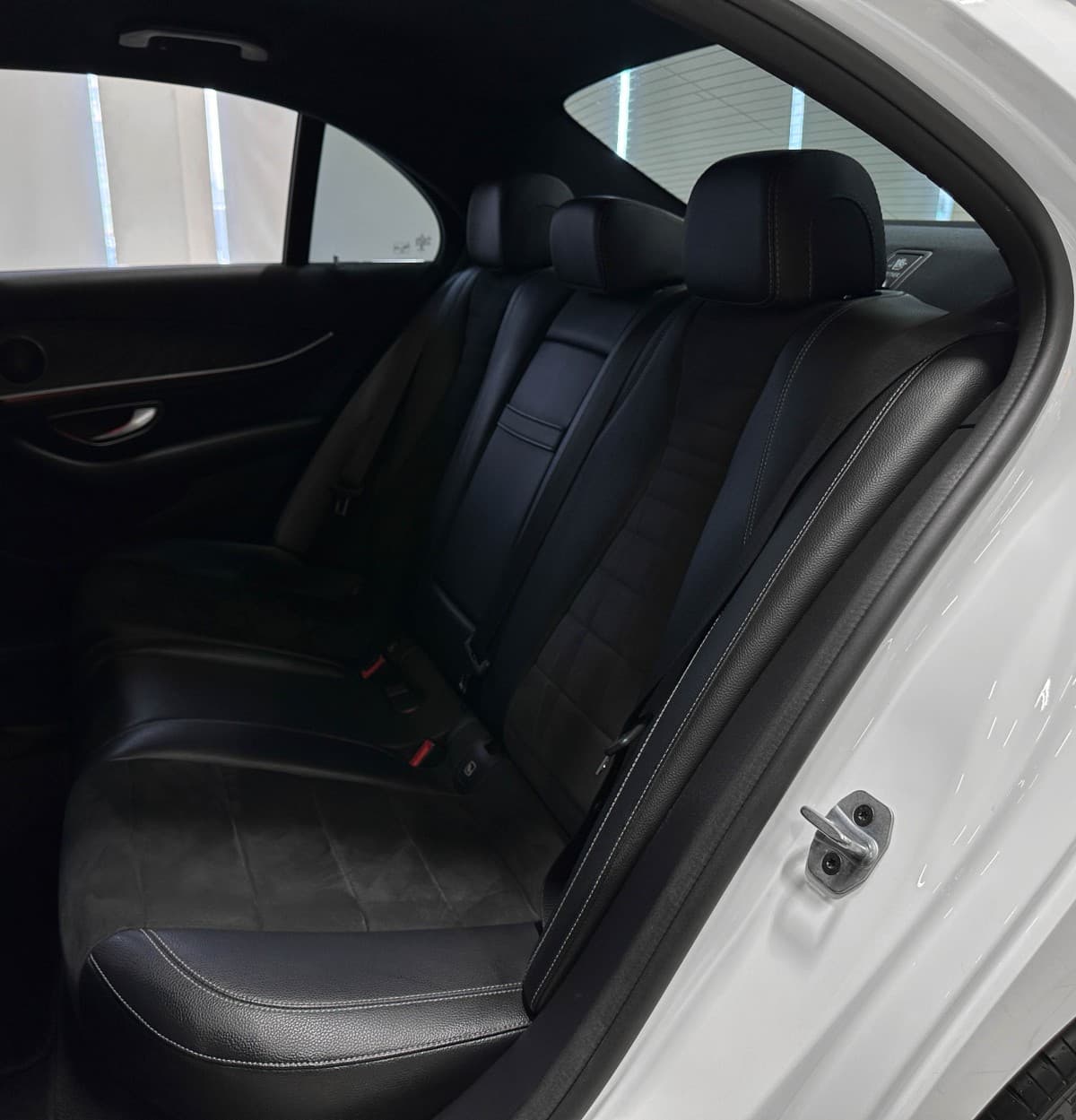 Mercedes-Benz E 200 - фото 12