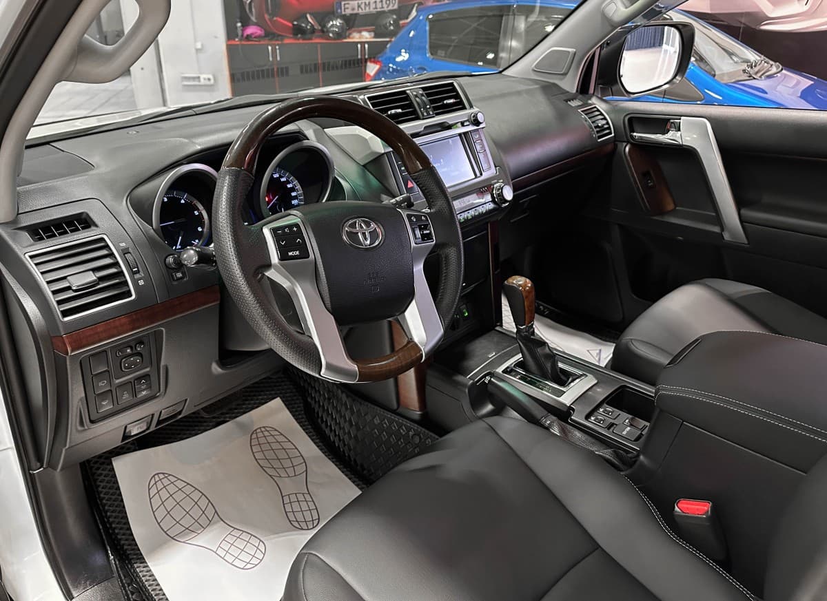 Toyota Land Cruiser Prado - фото 12