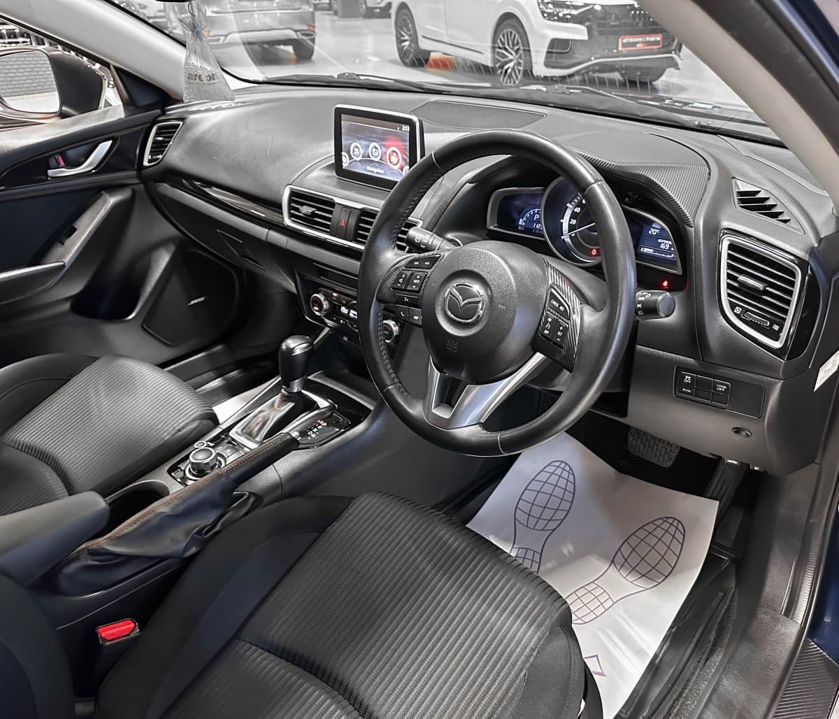 Mazda Axela - фото 10
