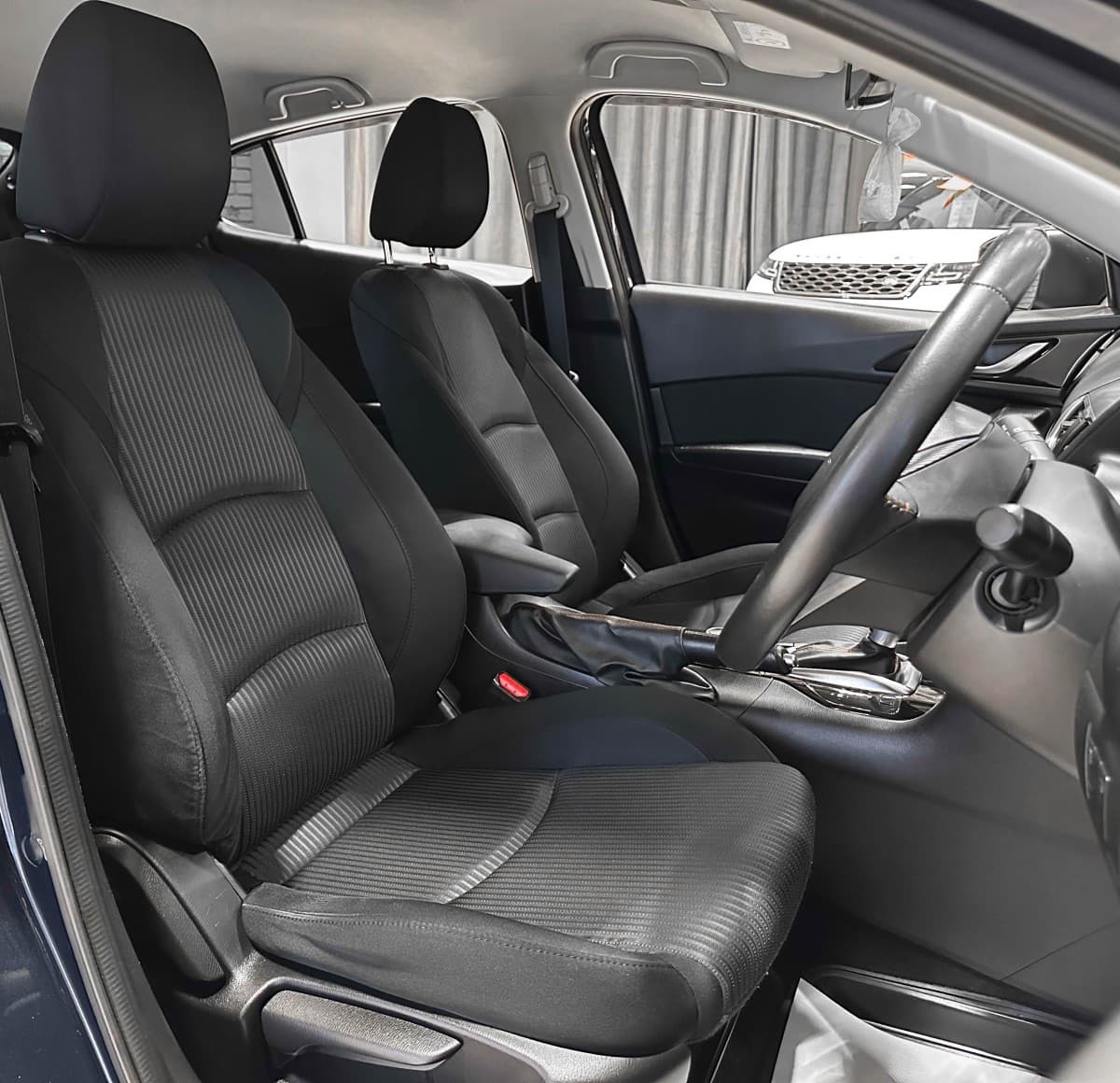 Mazda Axela - фото 11