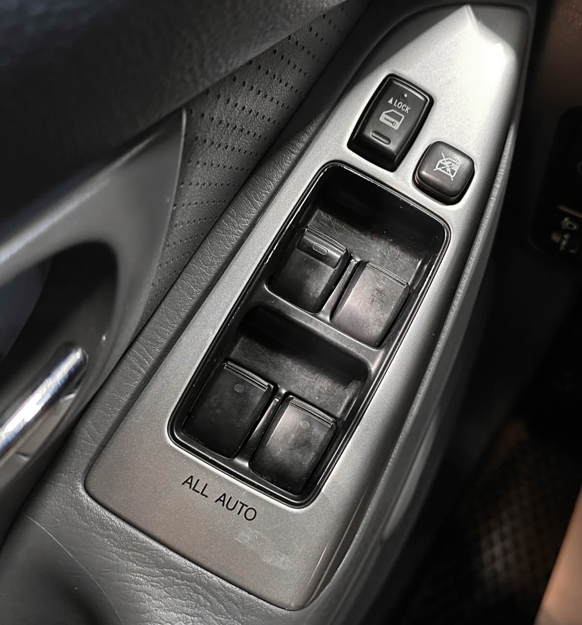 Toyota Land Cruiser 120 (Prado) - фото 18
