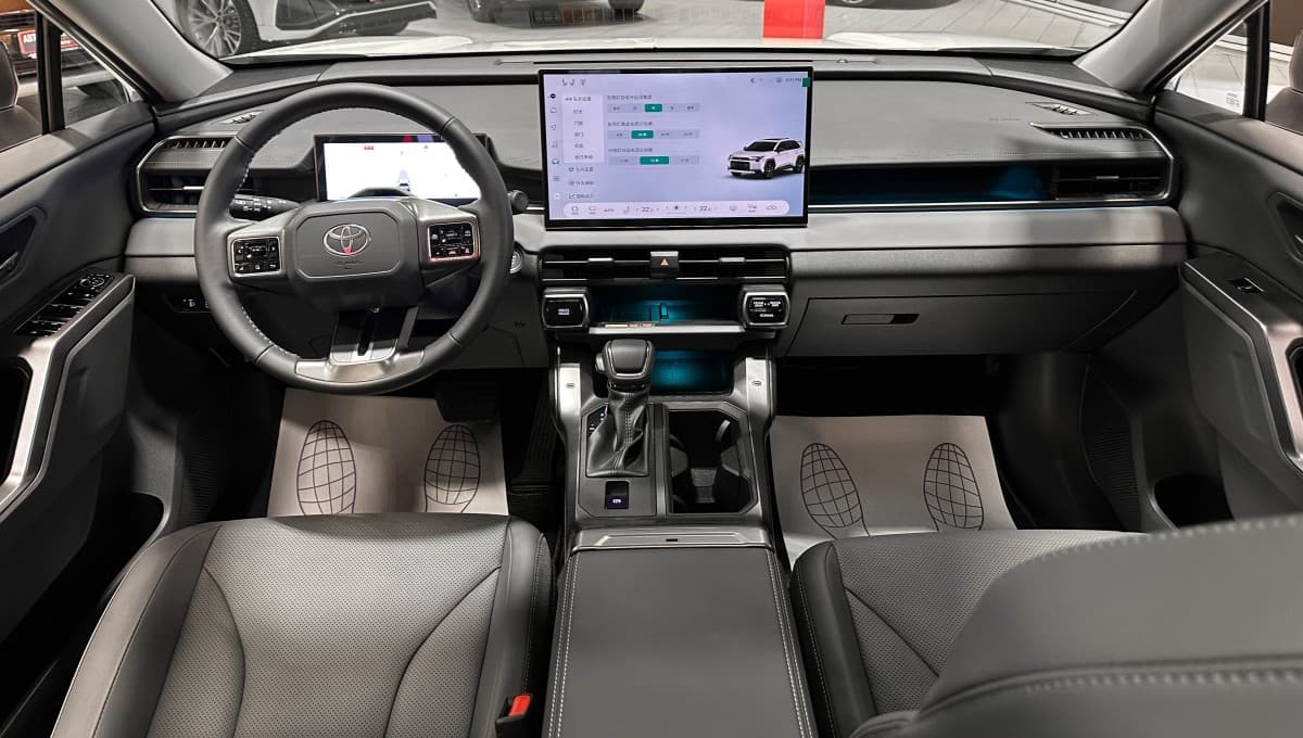 Toyota RAV4 - фото 33