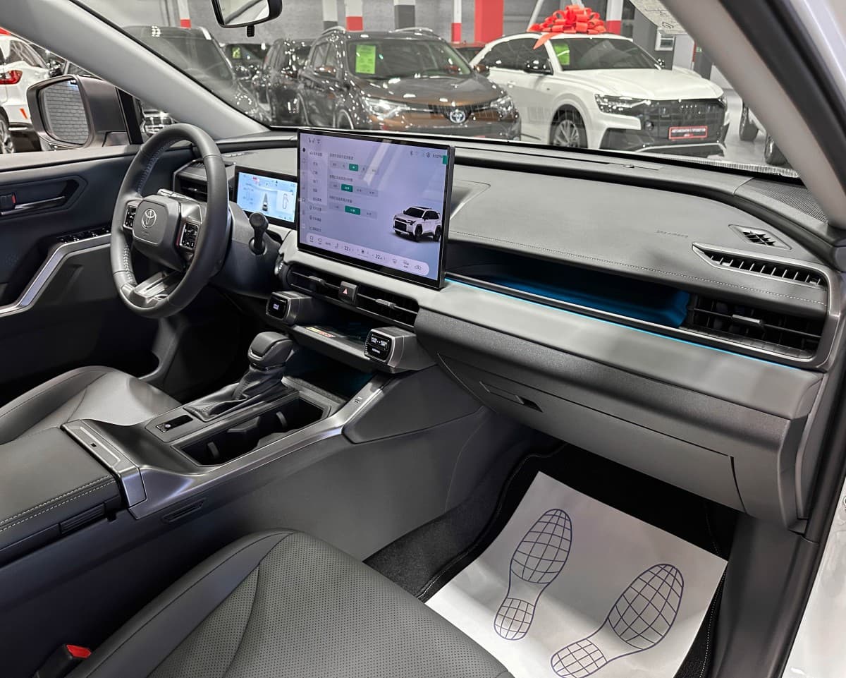 Toyota RAV4 - фото 18
