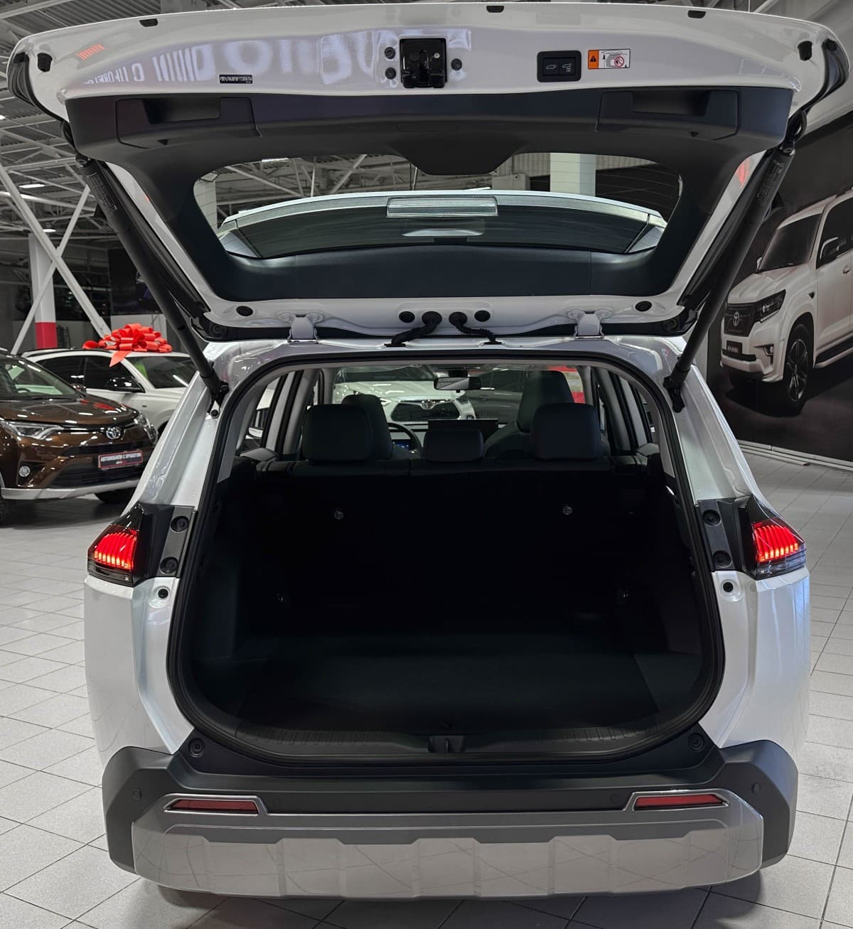 Toyota RAV4 - фото 14